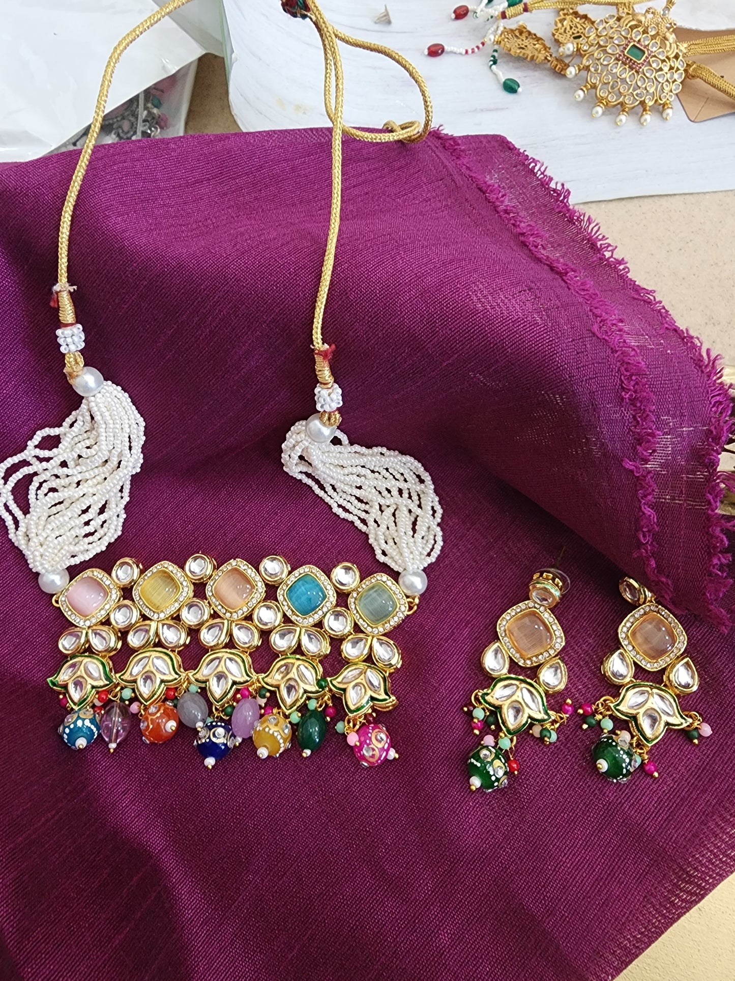 Aanshi kundan choker necklace set