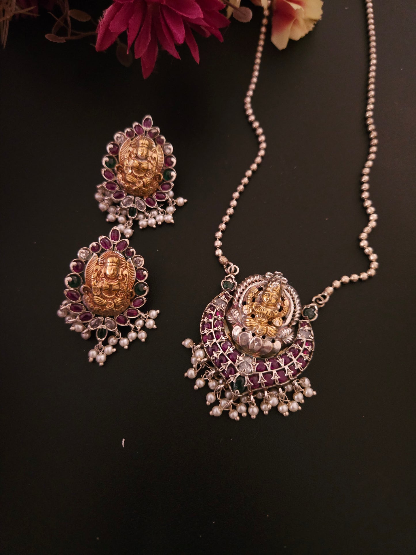 Achyutha Kemp Dualtone necklace set