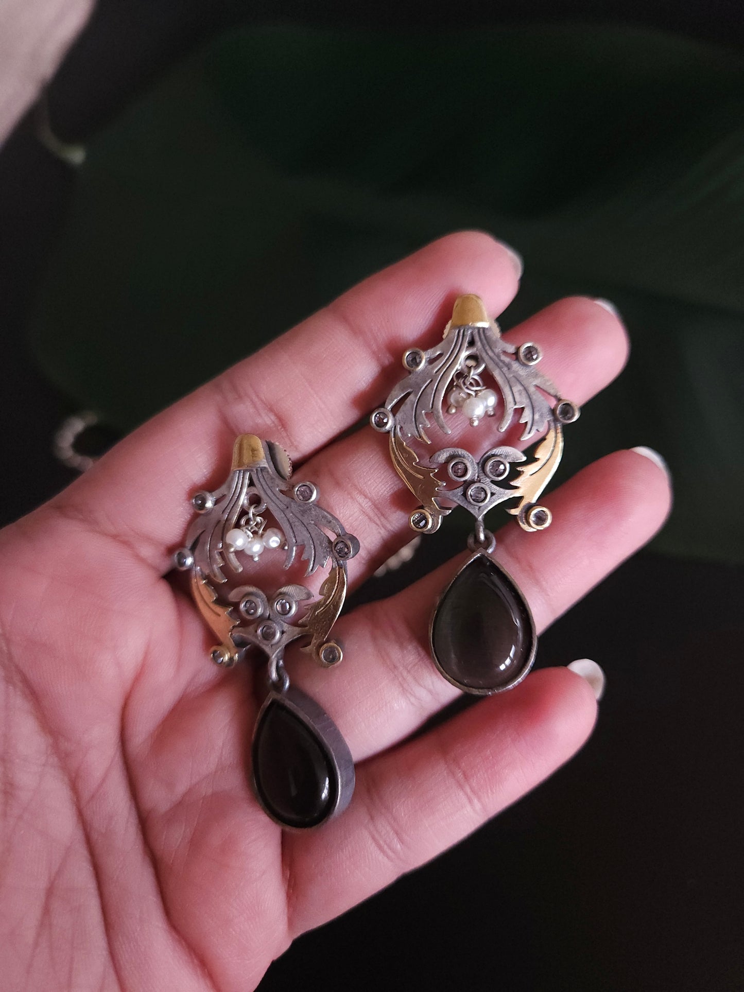 Annush silver alike dualtone pendant necklace set