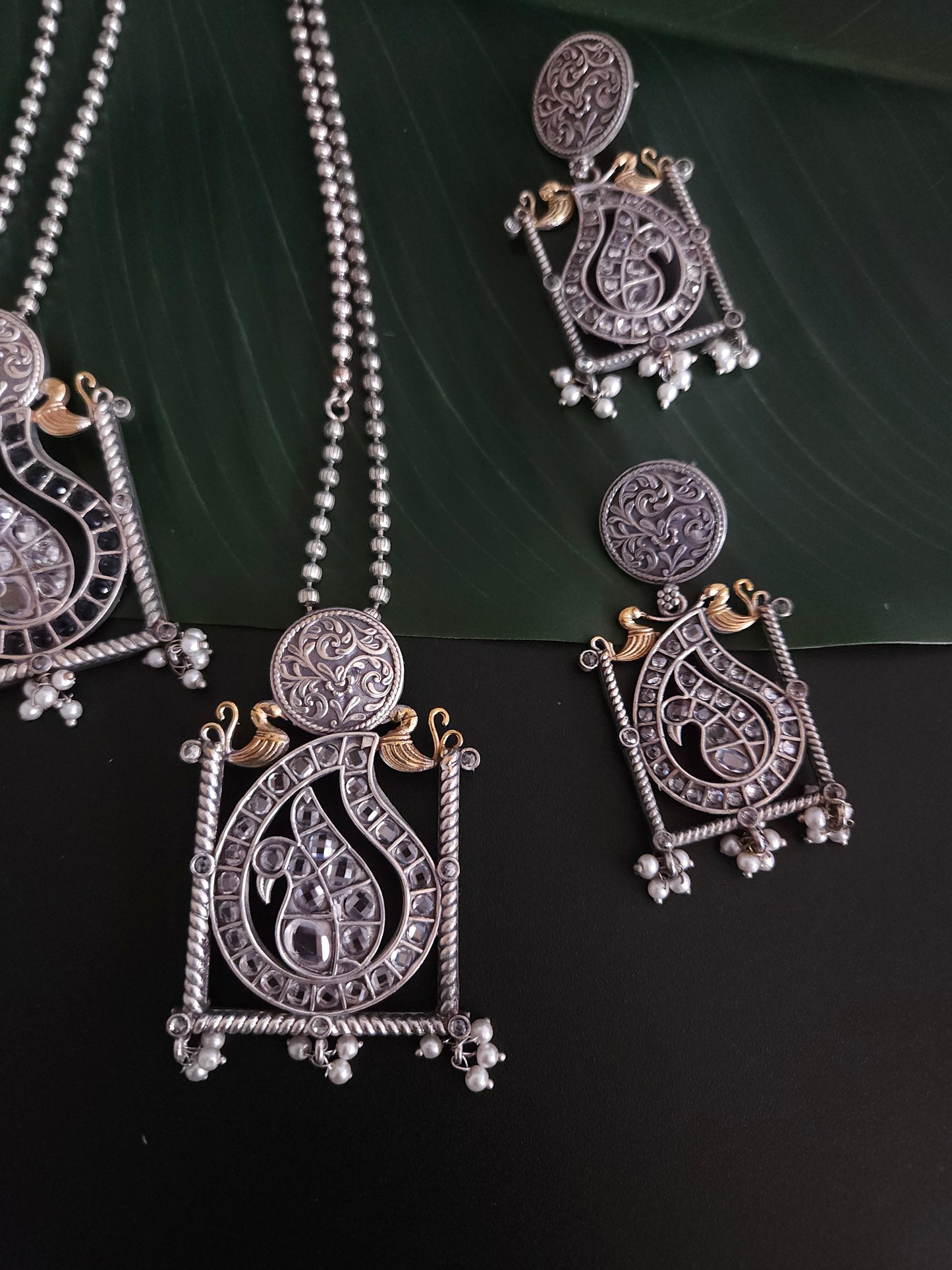 Annush silver alike dualtone pendant necklace set