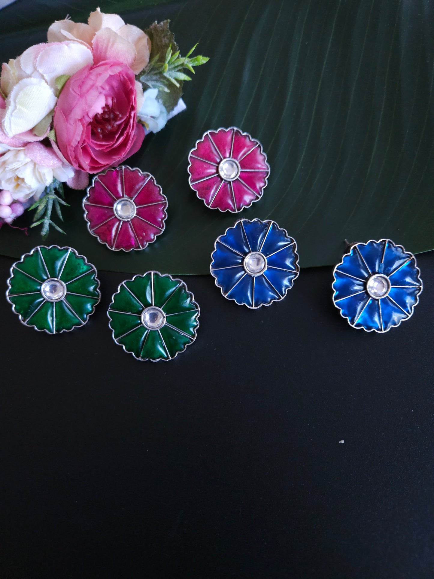 Mid size kemp silver alike stud earrings