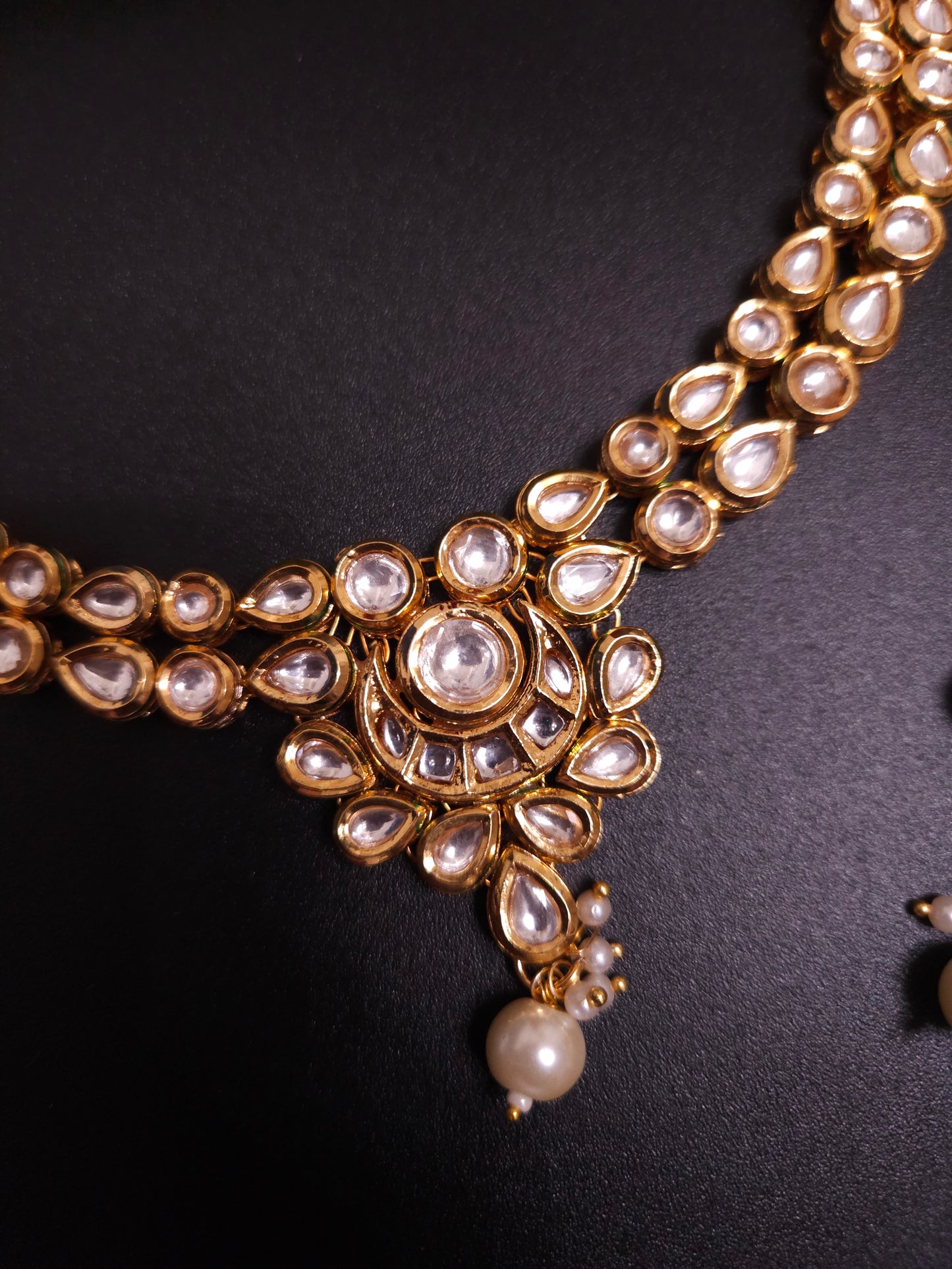 Arva kundan necklace set Classic Kundan Necklace Set with Earrings & Maang Tikka | Funcre8tions