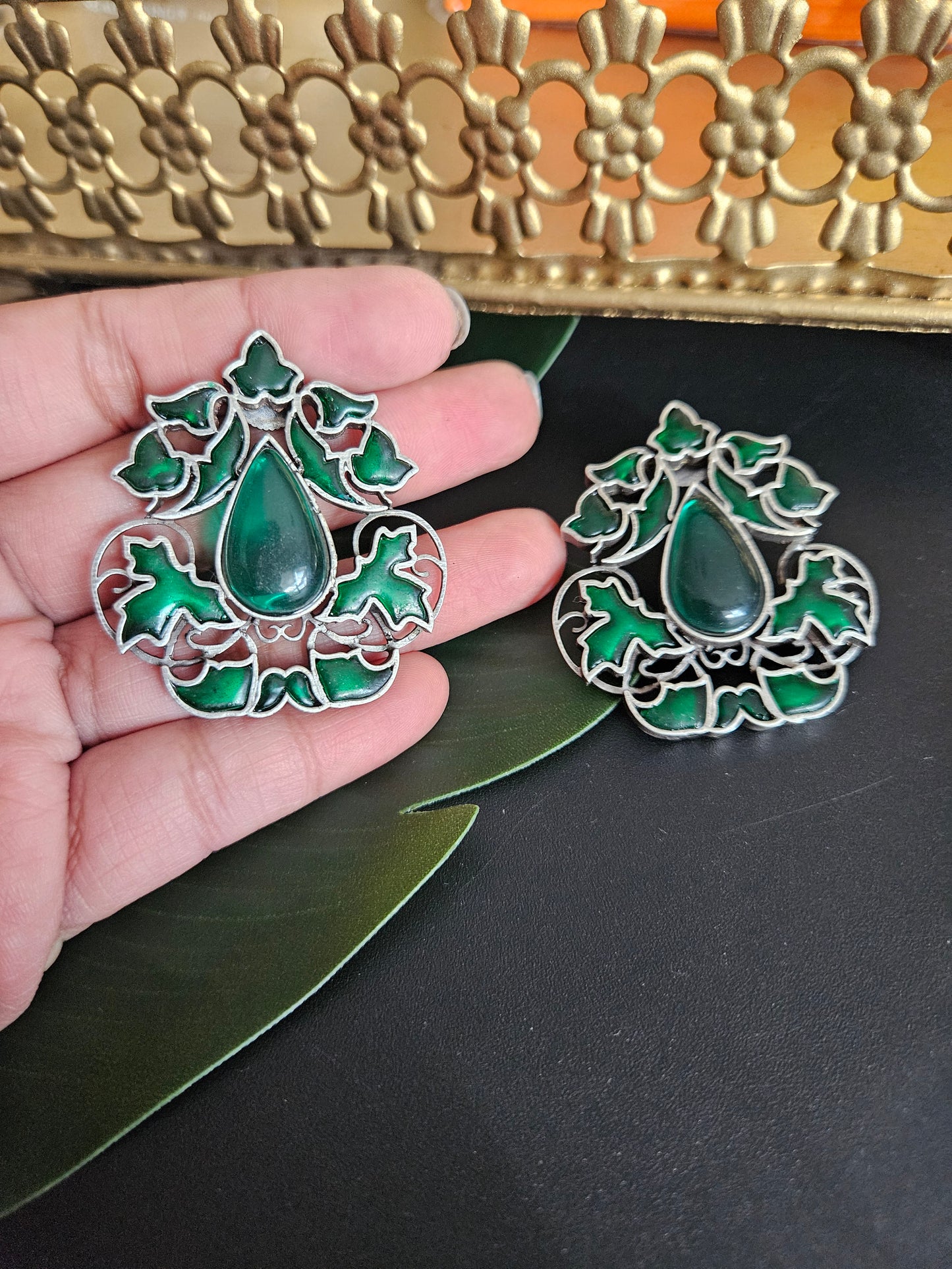 Xxl kemp silver alike stud earrings