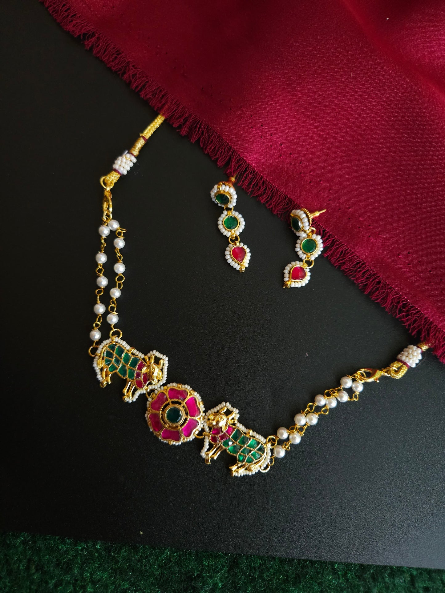 Aarvi pachi kundan necklace set