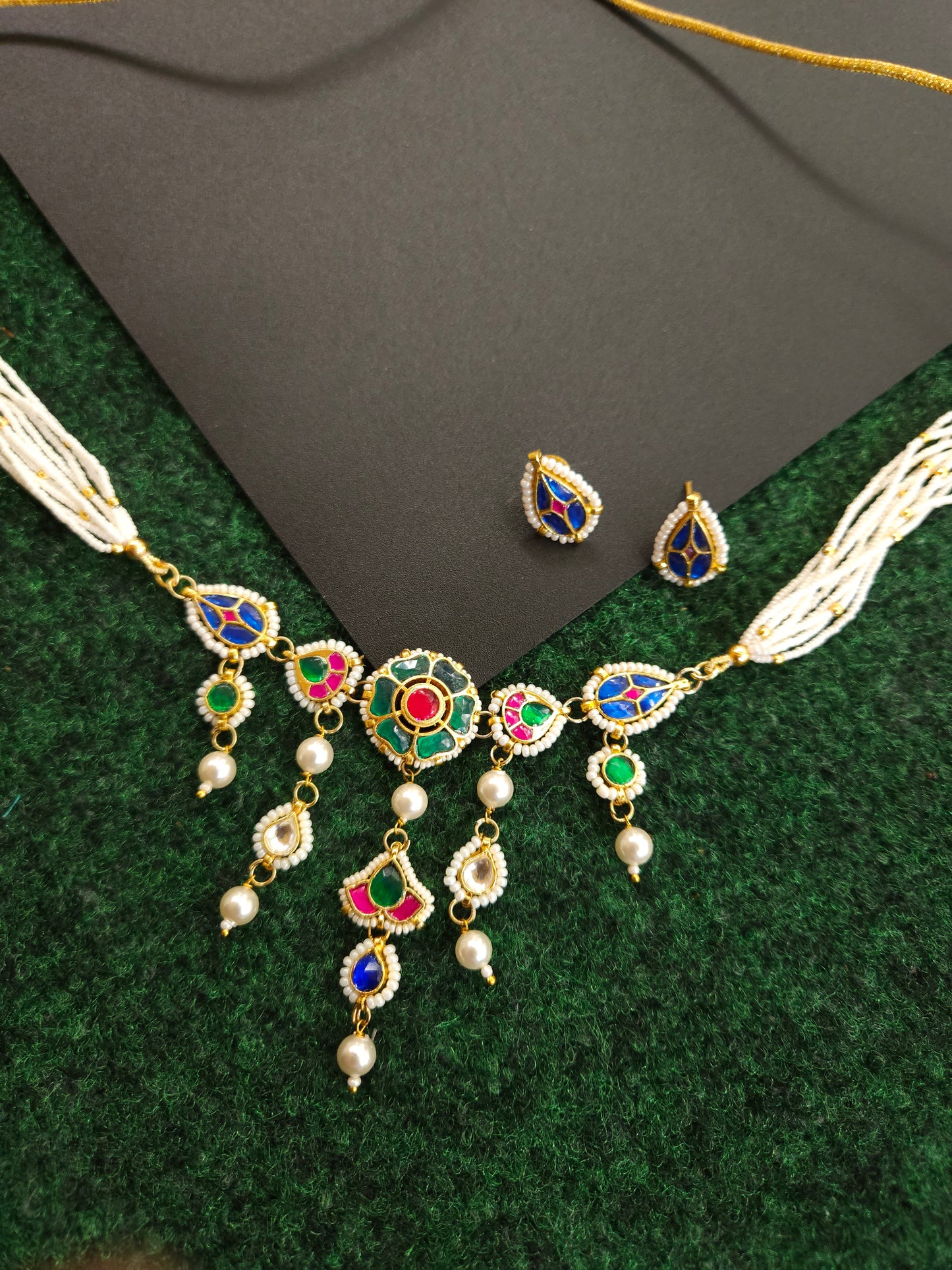 Aarvi pachi kundan necklace set
