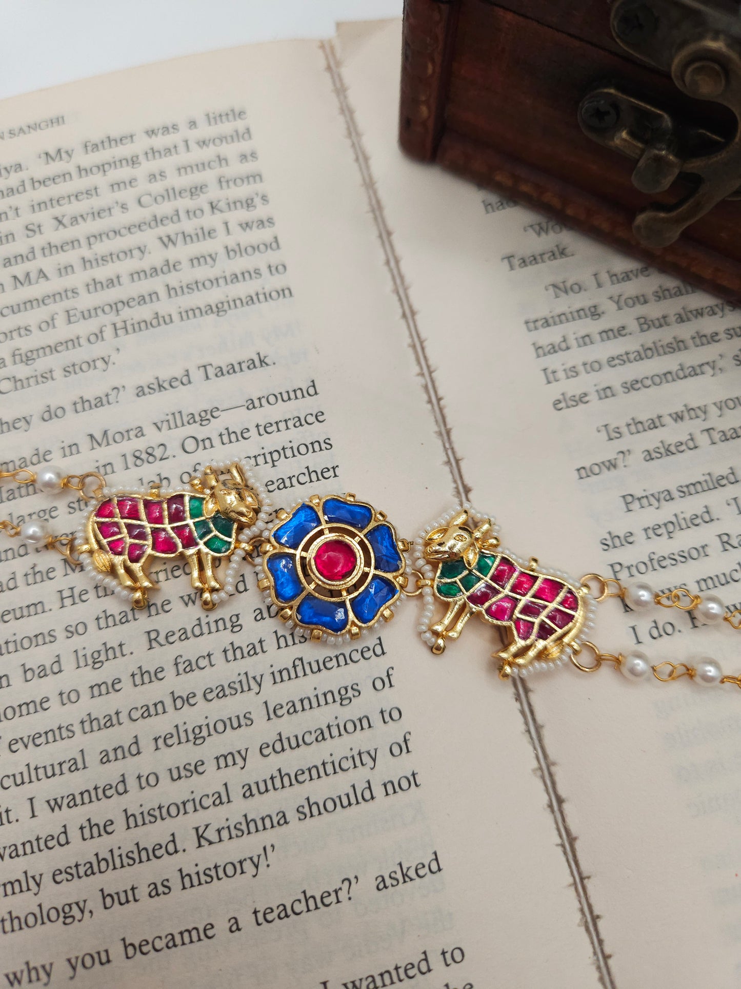 Aarvi pachi kundan necklace set