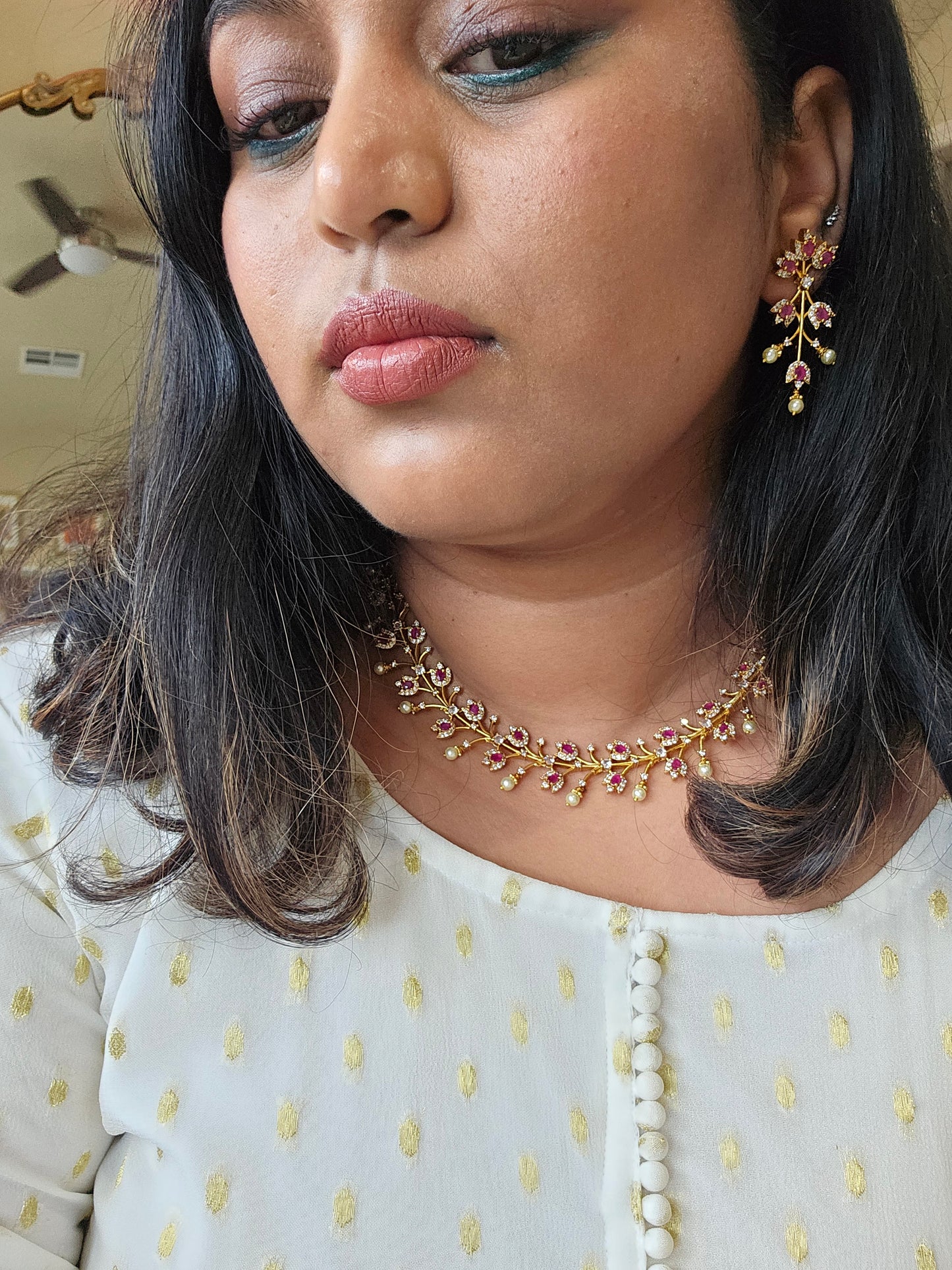 Aarvi goldplated contemporary hasli Necklace set