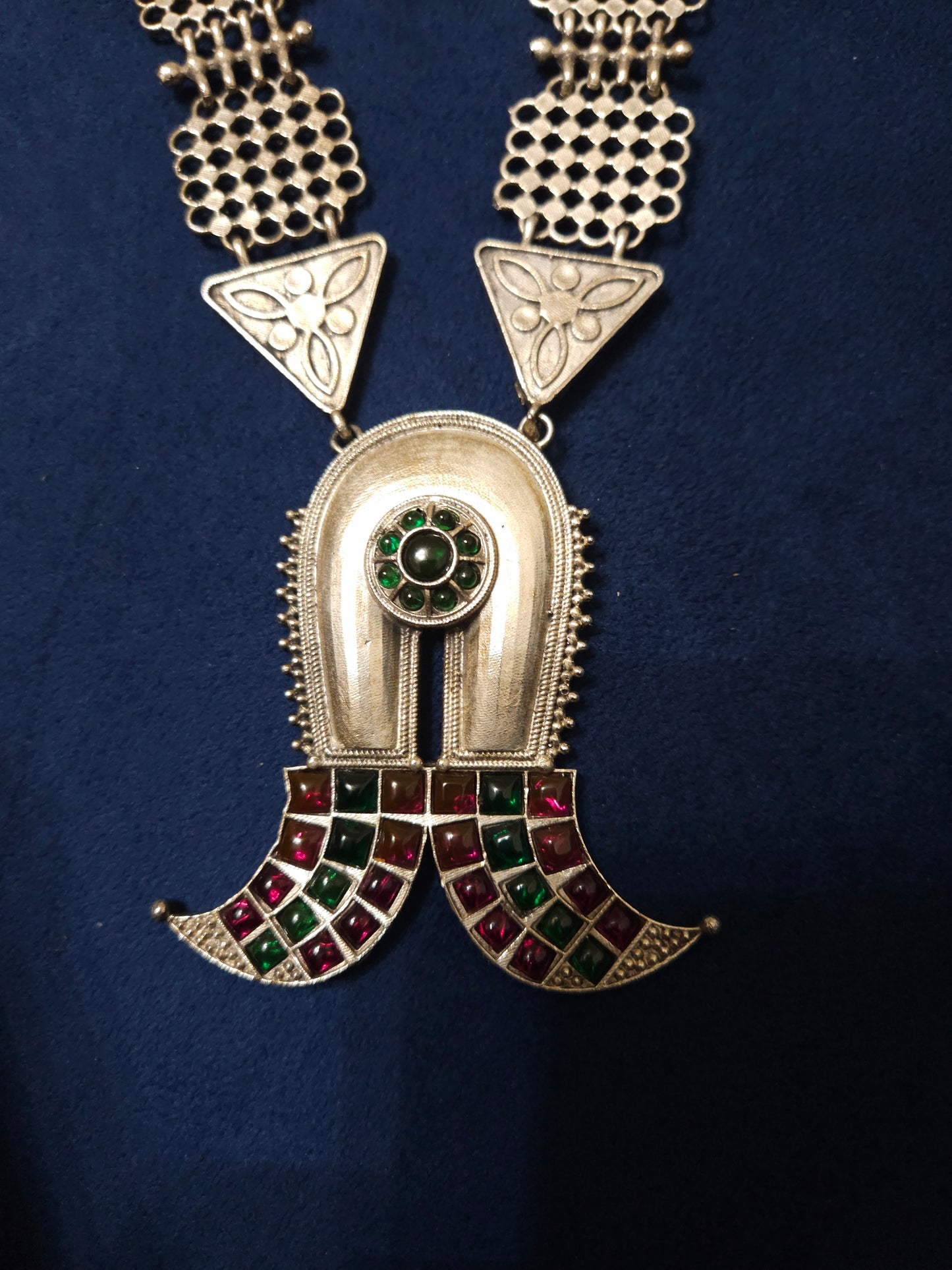 Anvi silveralike necklace set