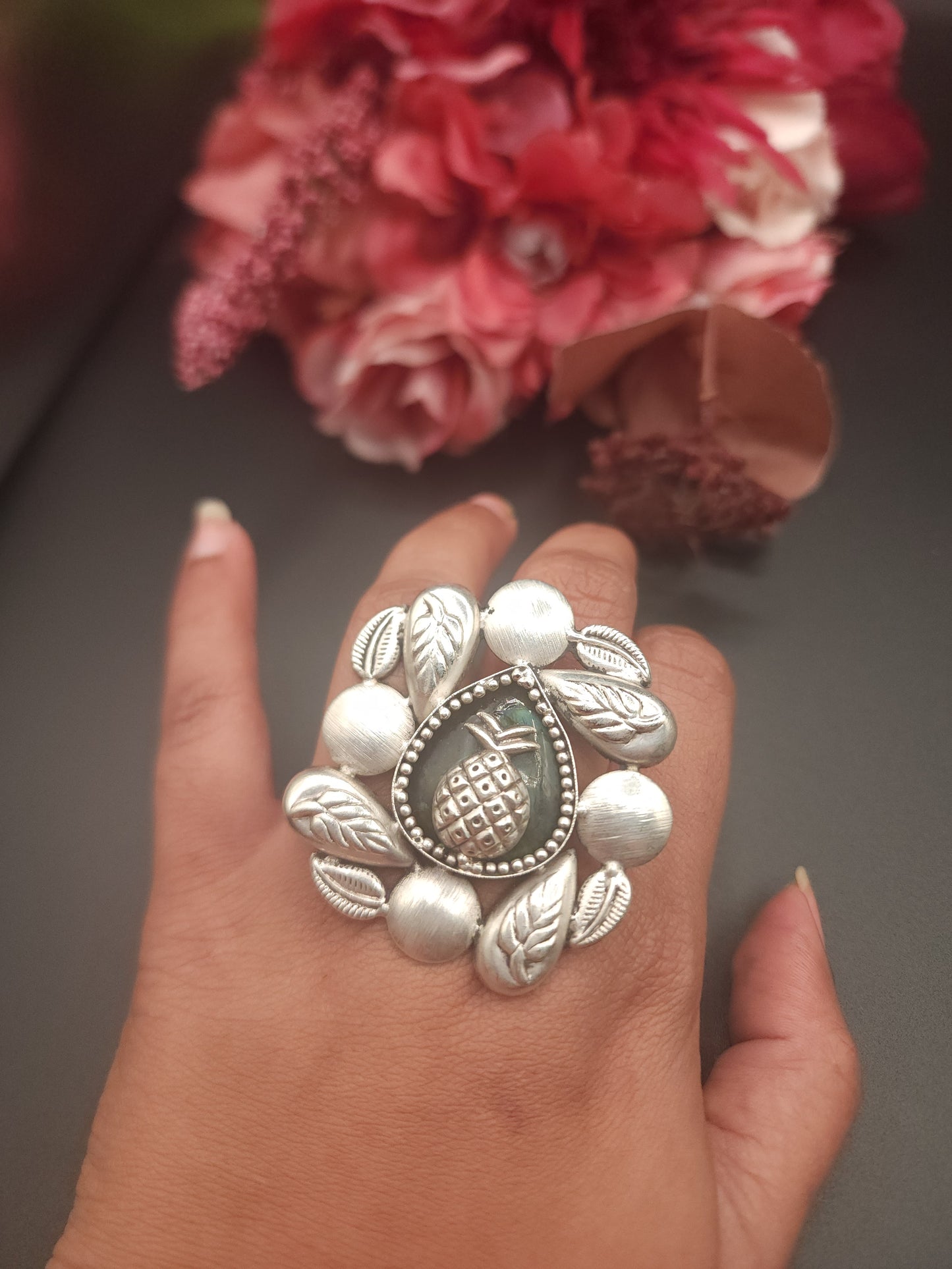 Labradorite silver alike ring