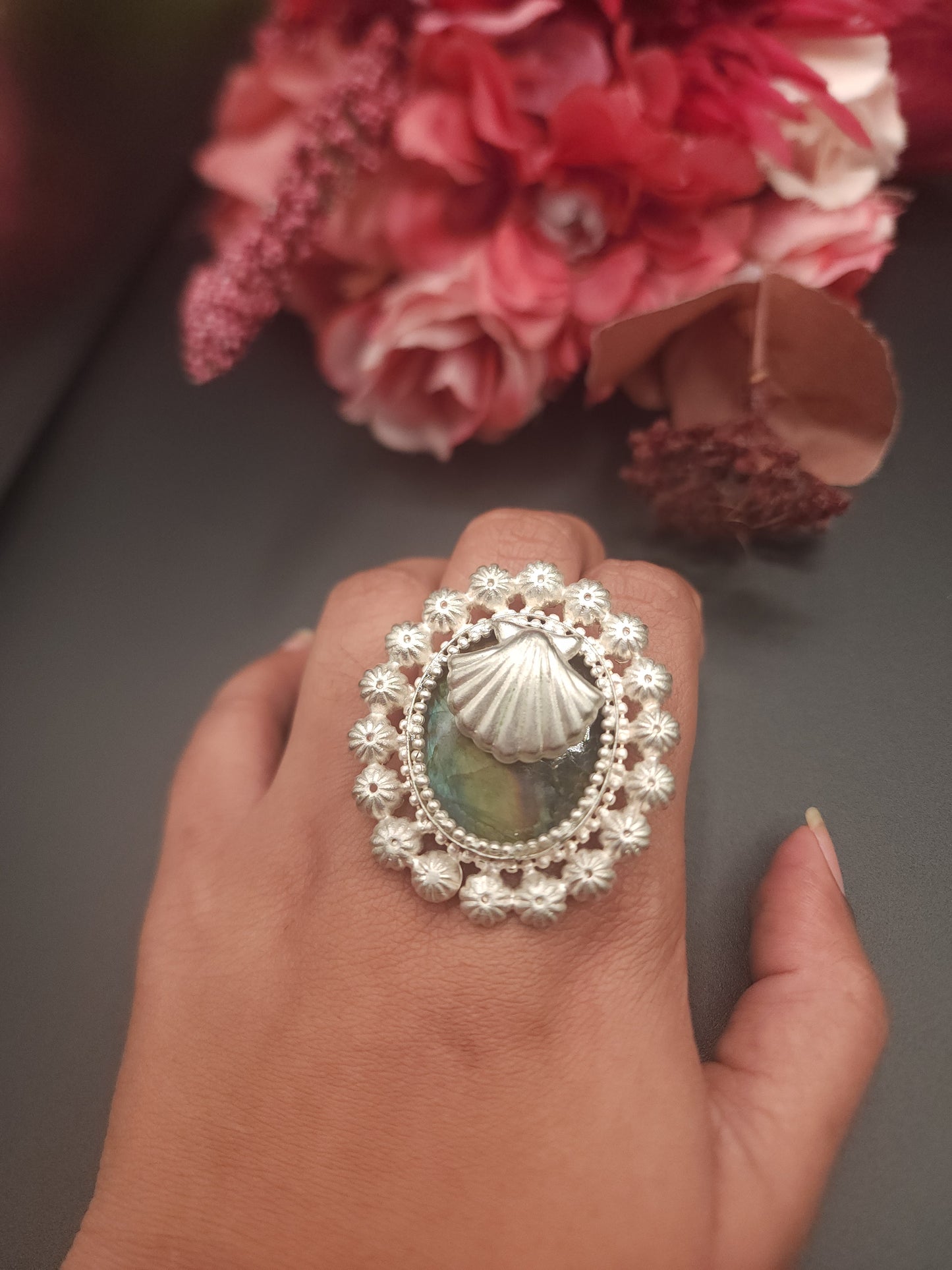 Labradorite silver alike ring