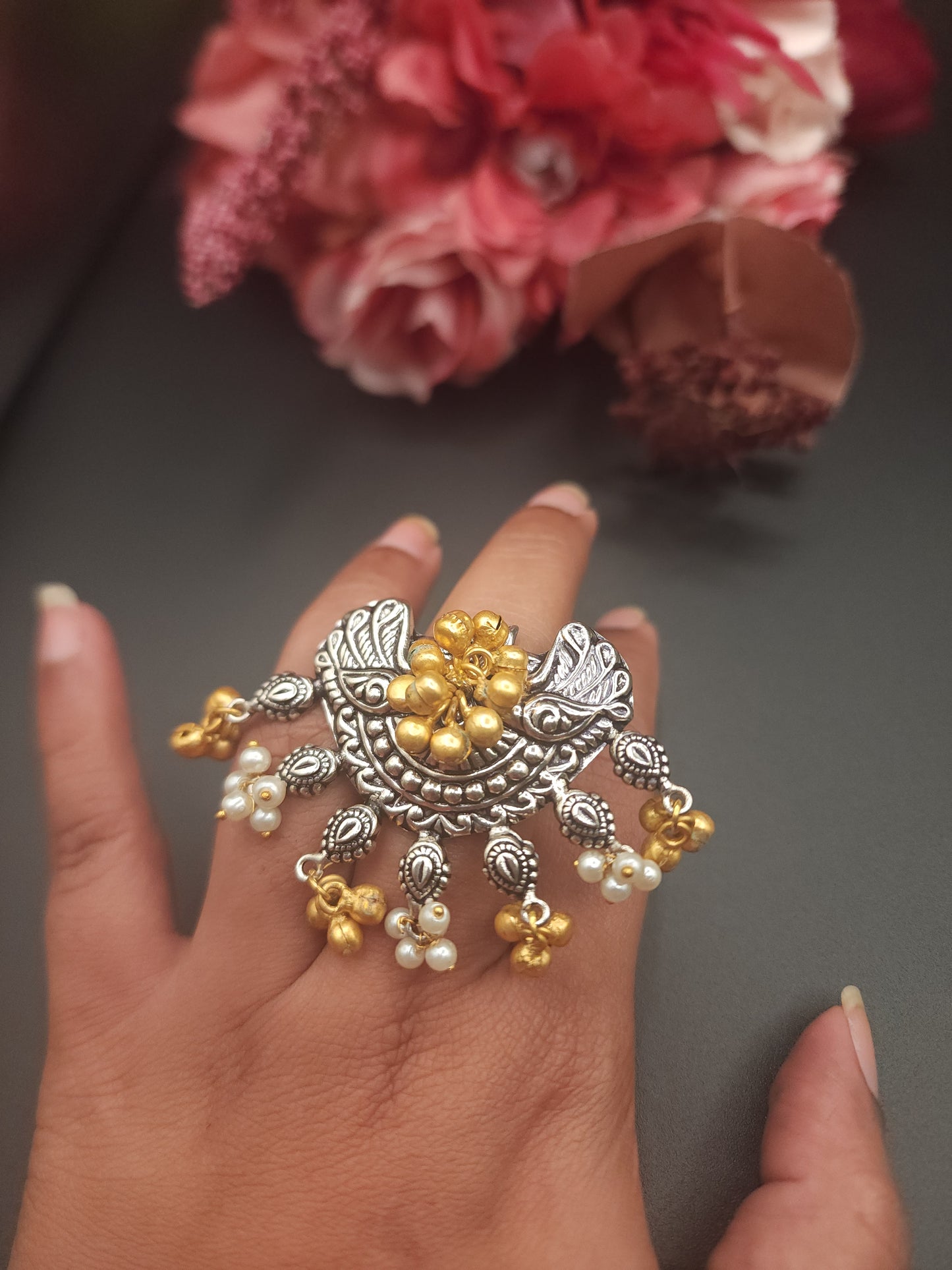 Contemporary adjustable ring