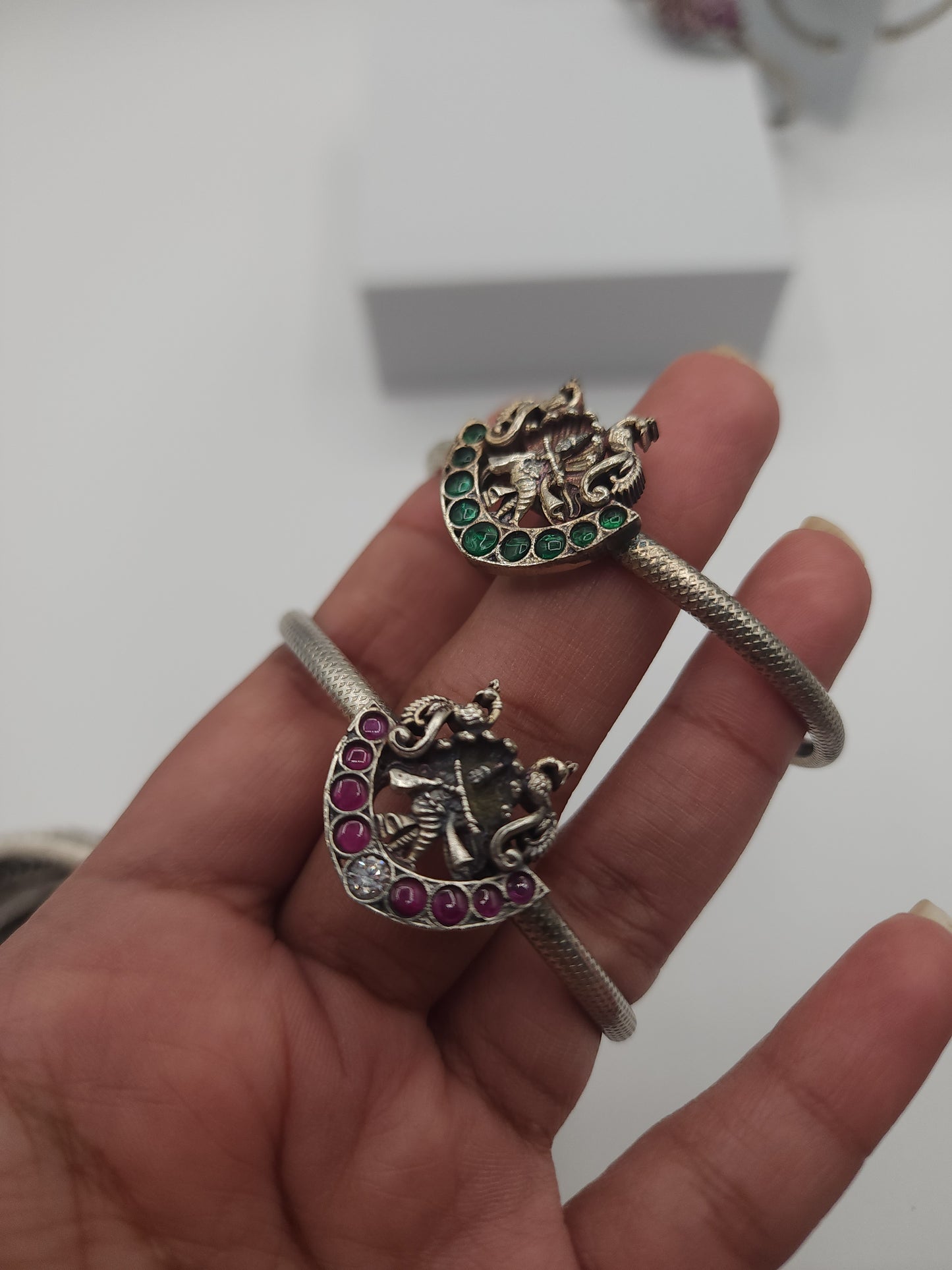 kemp silveralike bracelet/ bangles