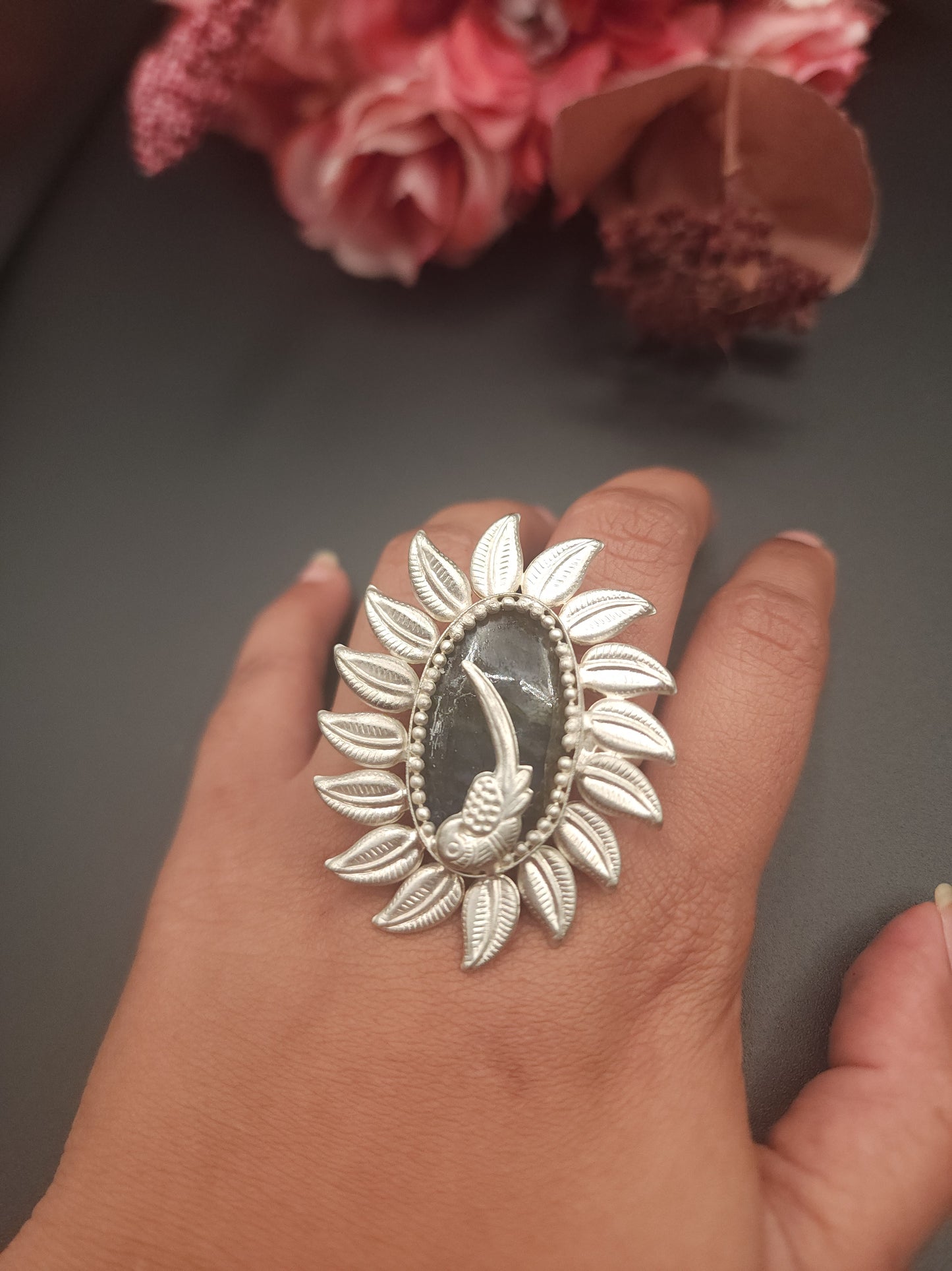 Labradorite silver alike ring