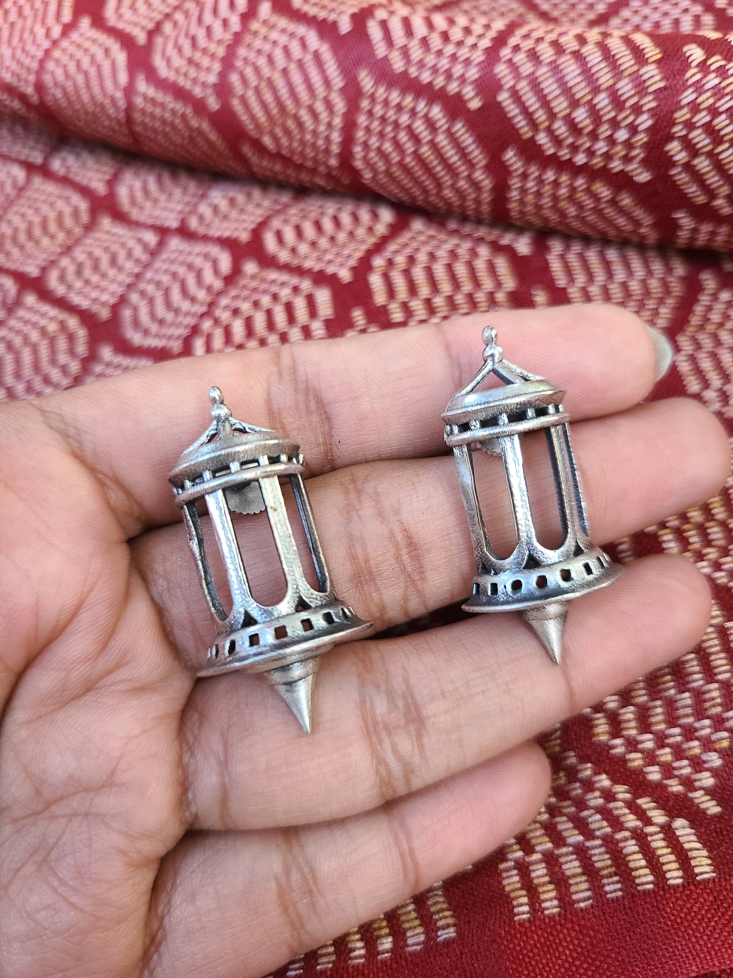 Small morraco lamp stud earrings