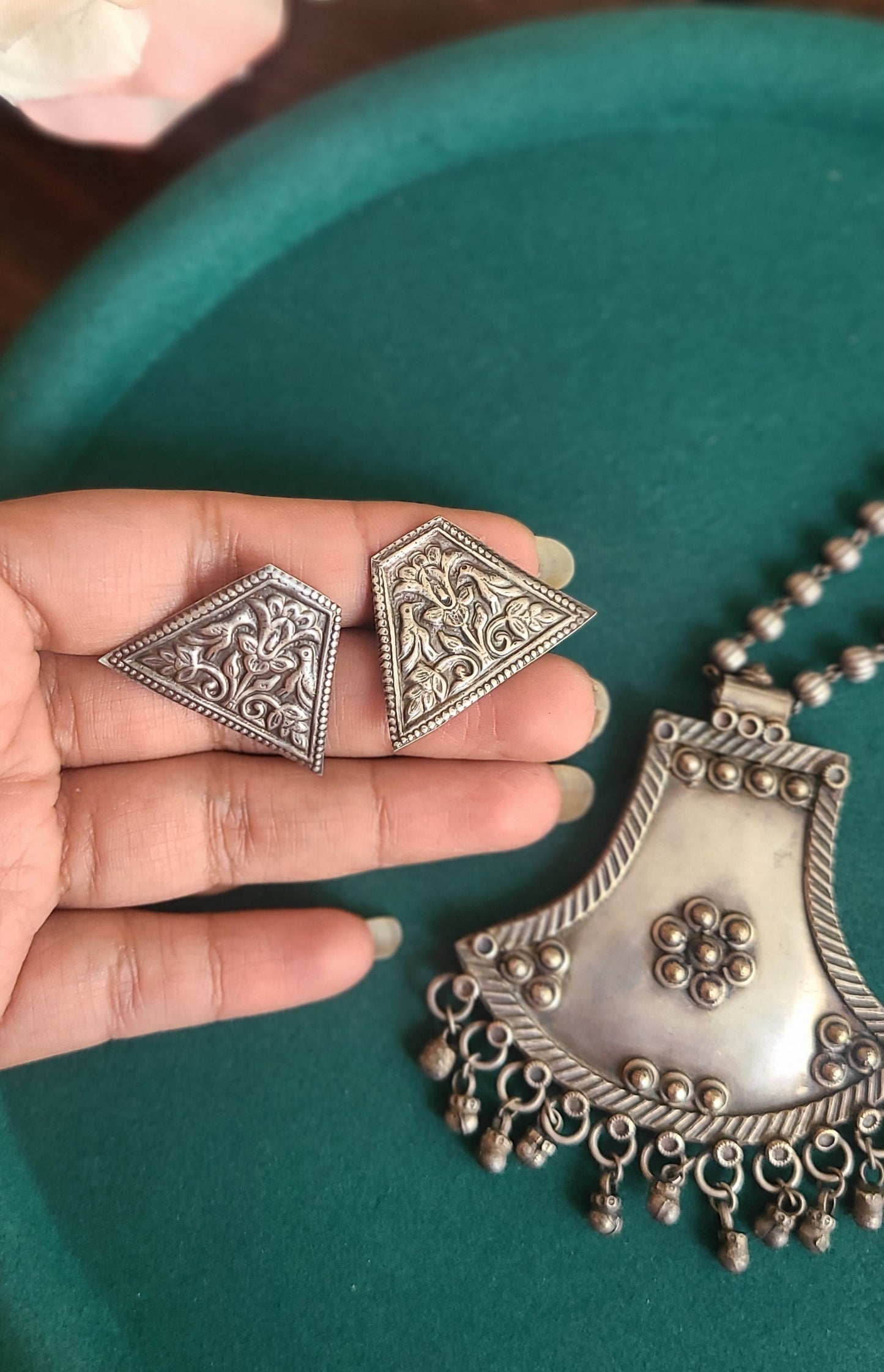 Ama silver alike pendant necklace