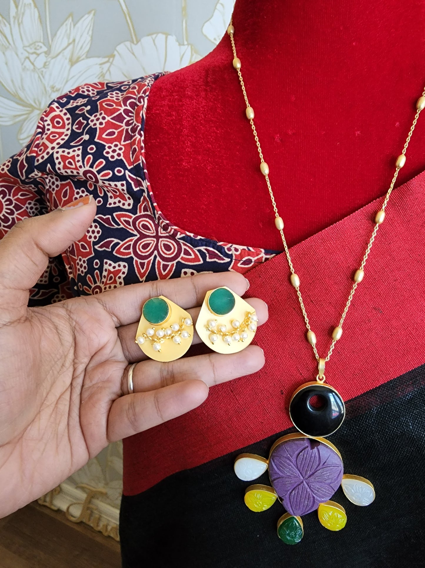 Handmade contemporary necklace