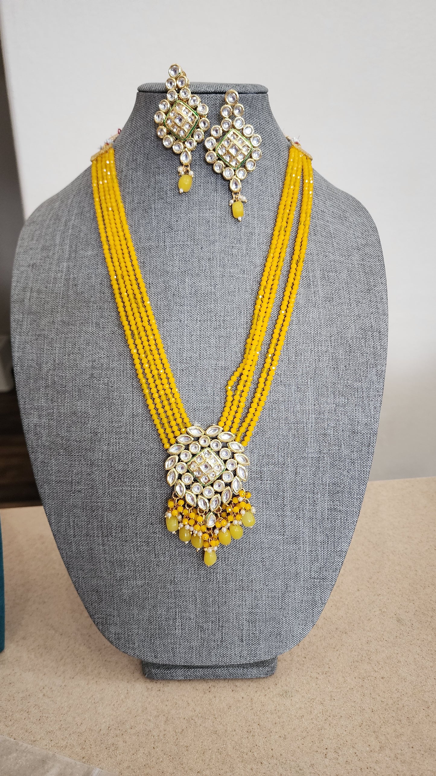 Aashwi kundan beaded necklace set