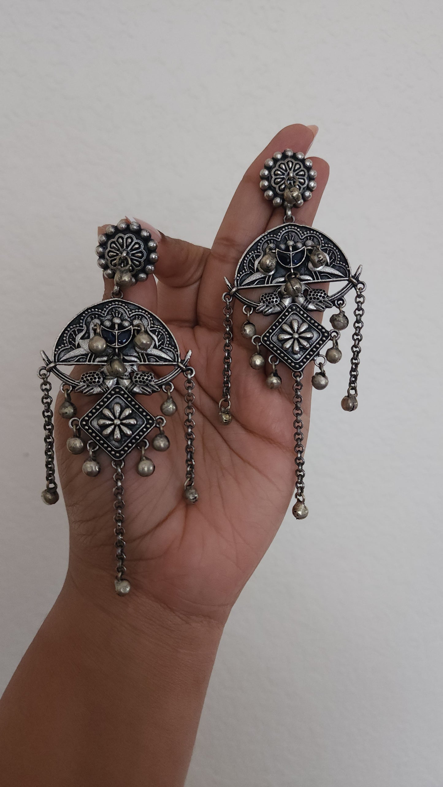 Varni fusion silver alike earrings