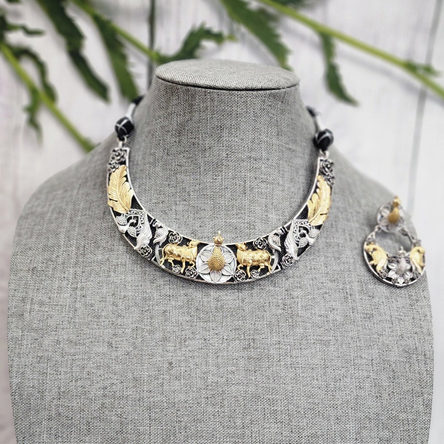 Gomathi dualtone hasli necklace set