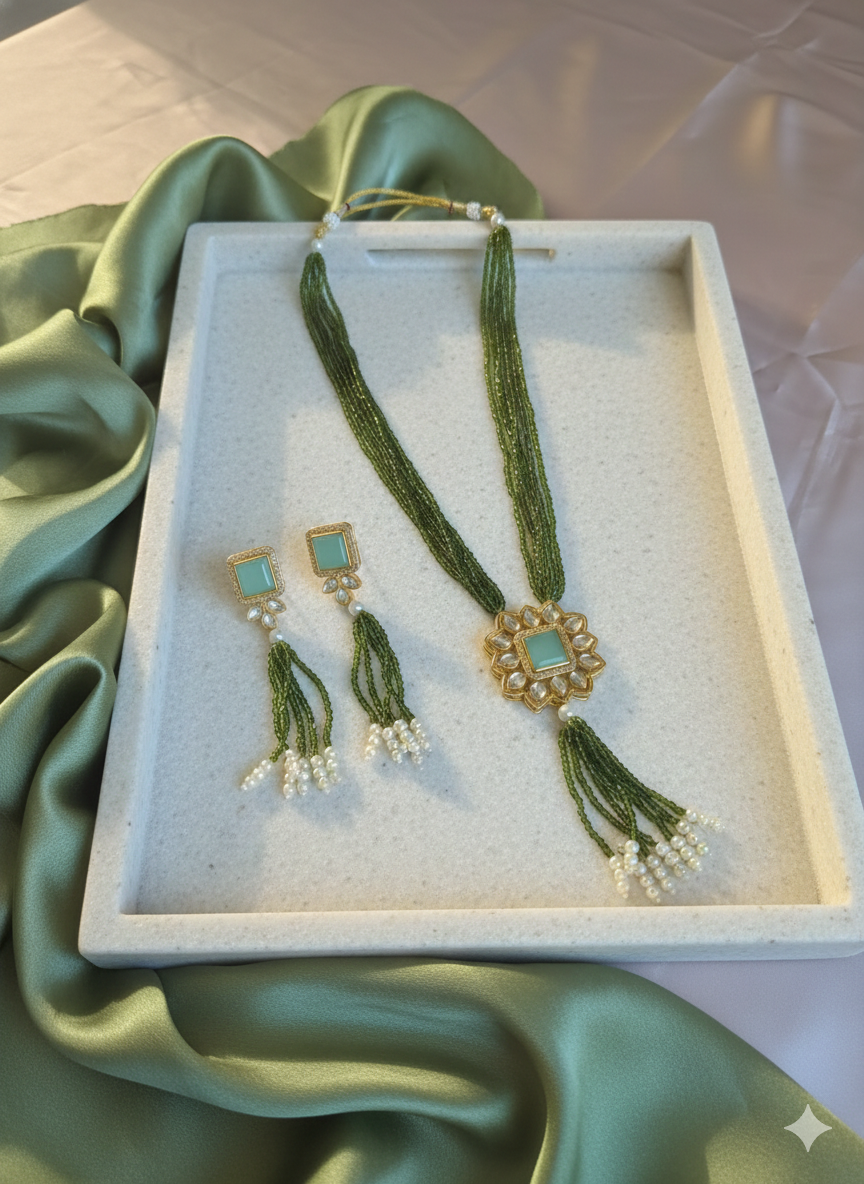 Beaded goldplated statement necklace set