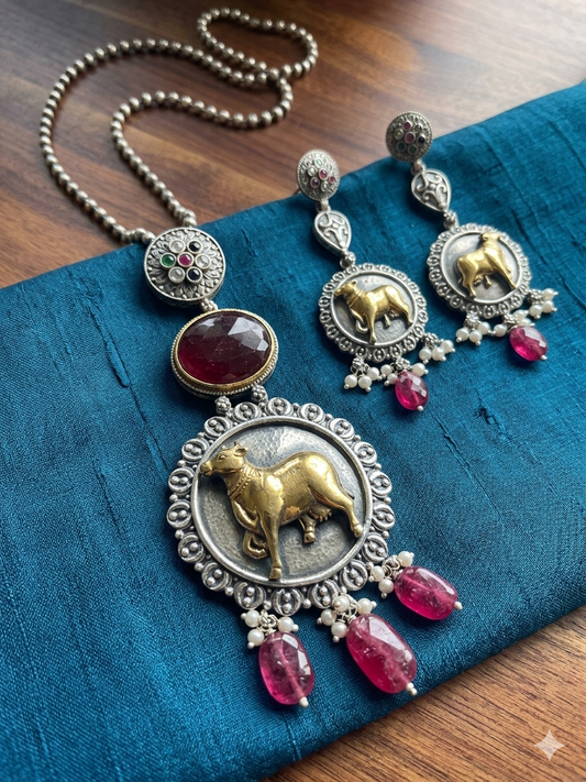 Achyutha pendant necklace set