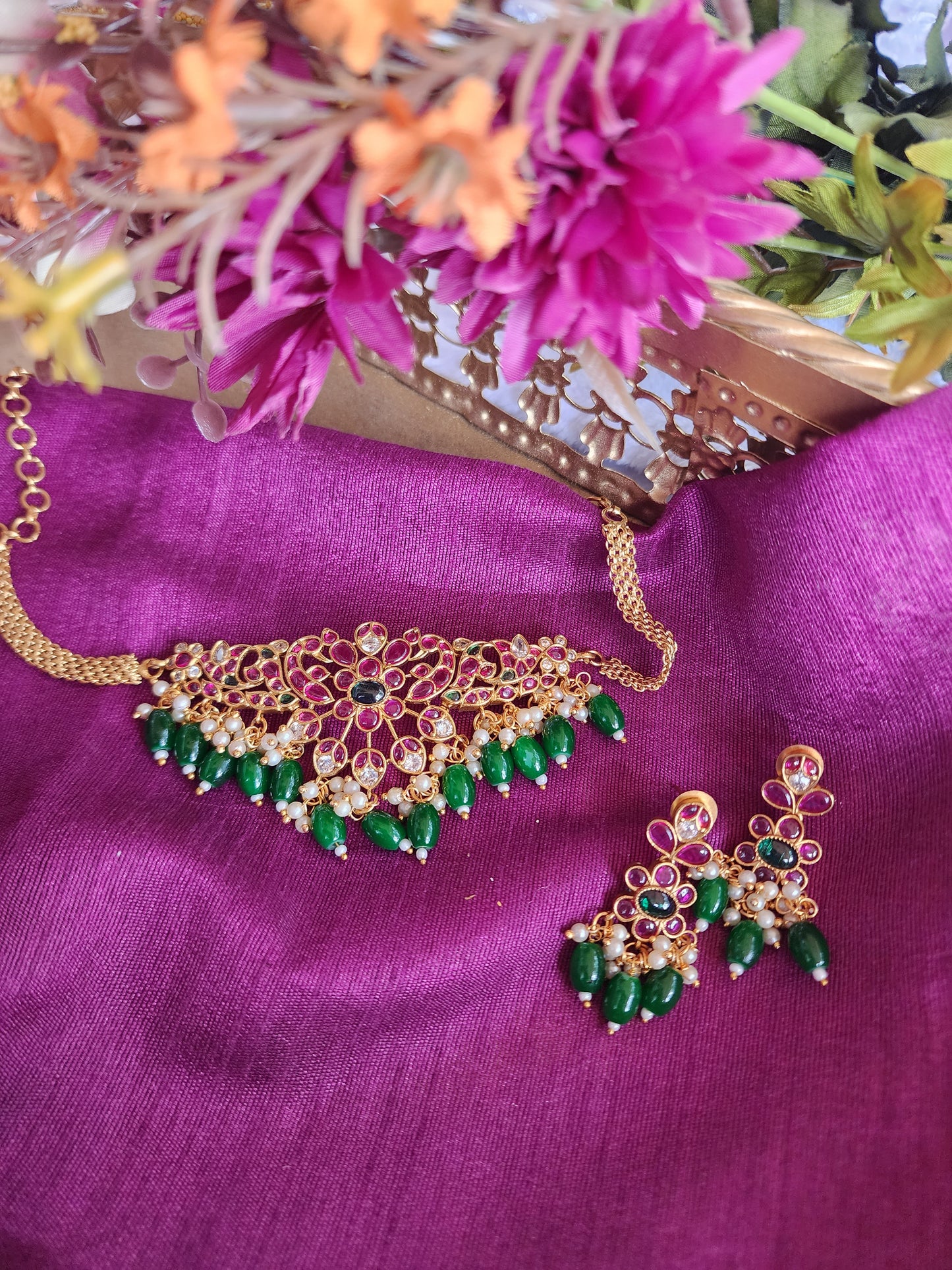 Aarvi goldplated contemporary choker Necklace set