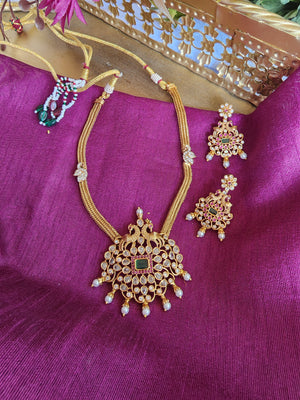 Aarvi goldplated contemporary hasli Necklace set