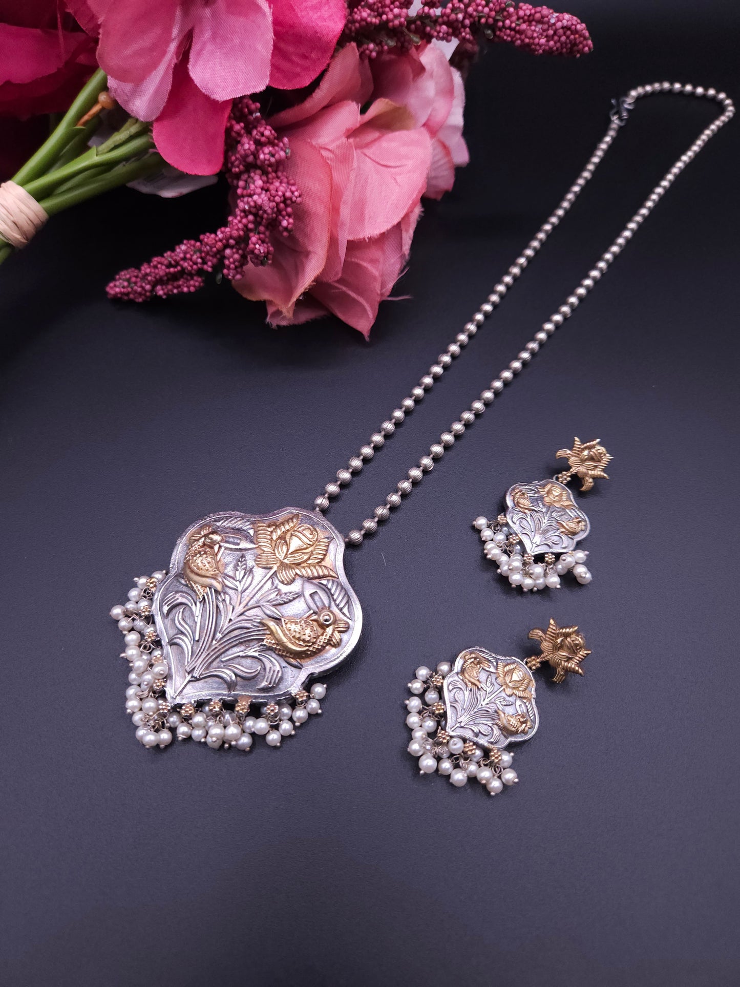 Amora dualtone silver alike necklace set