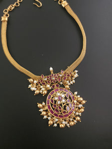 Aarvi goldplated contemporary hasli Necklace set