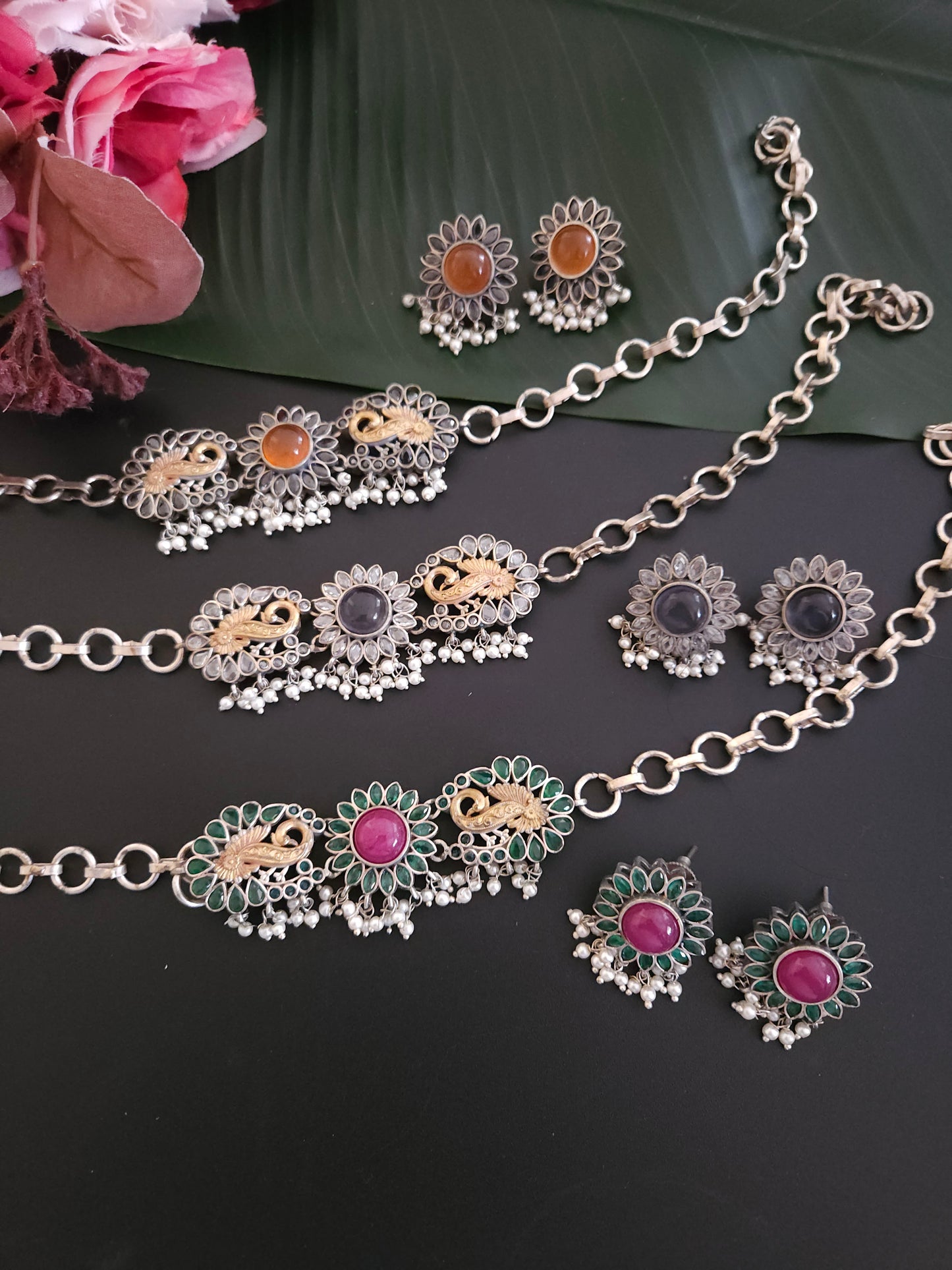 Kranthi dualtone choker set with earrings