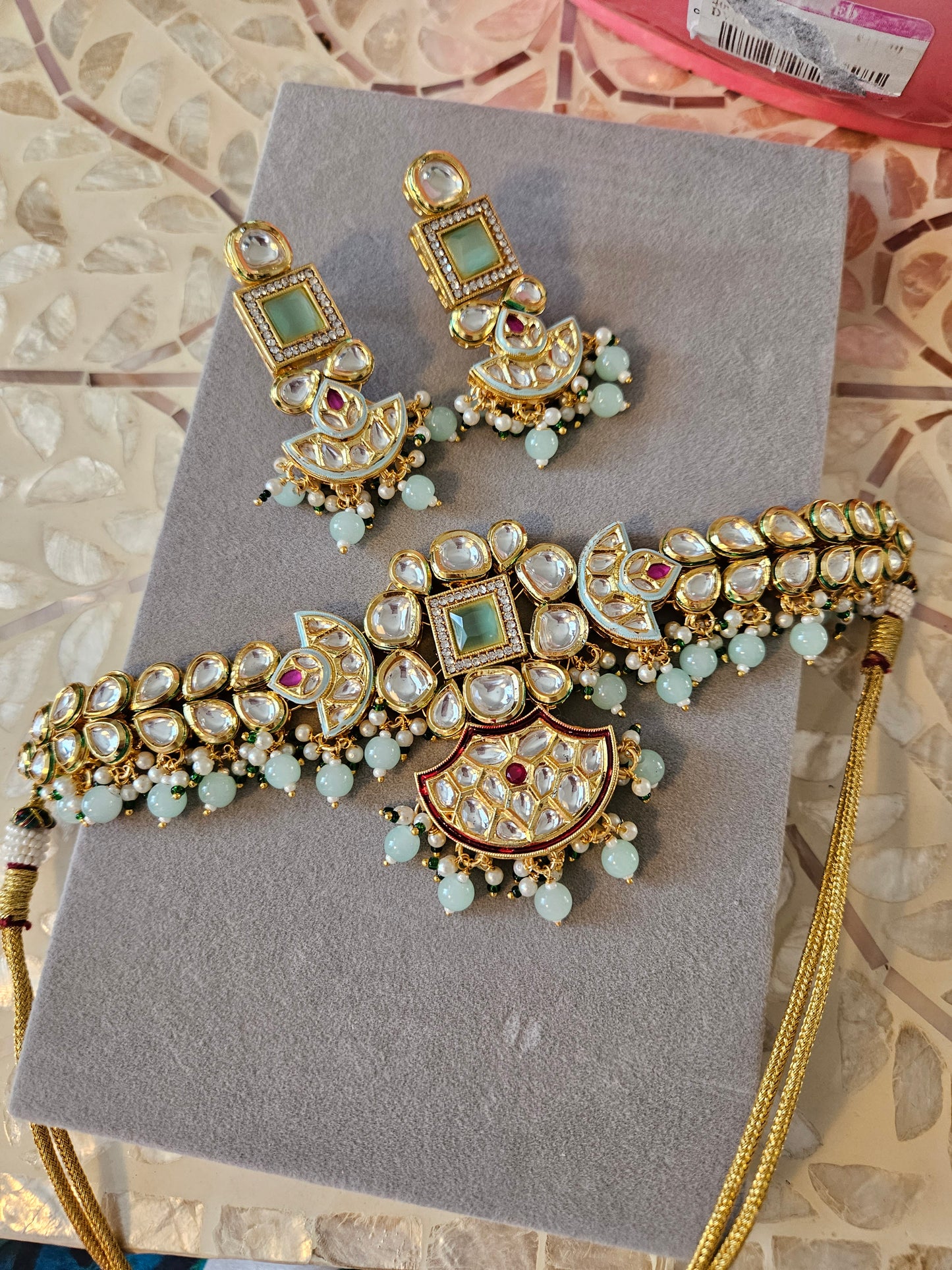 Aanshi kundan choker necklace set