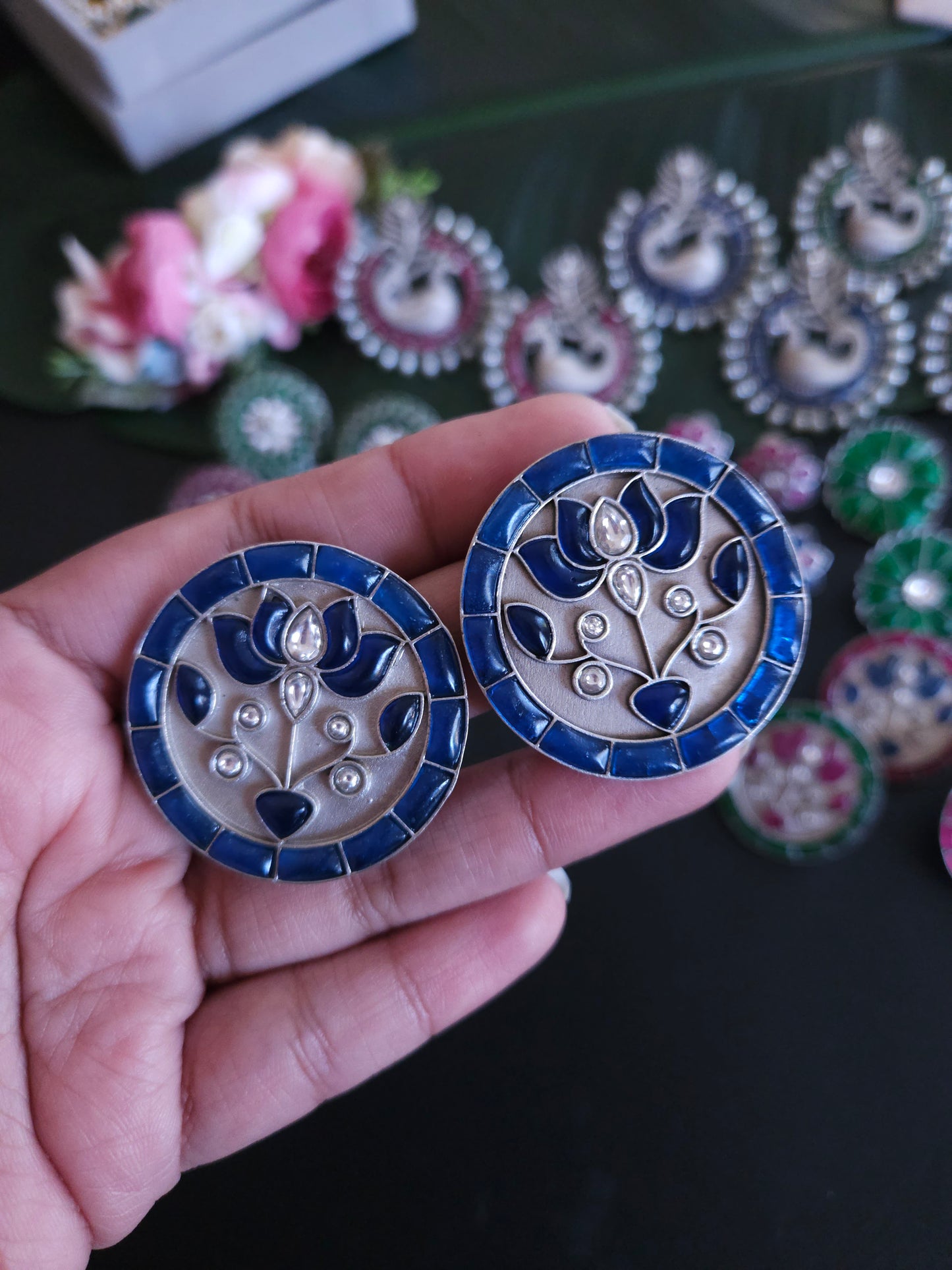 Xxl kemp silver alike stud earrings