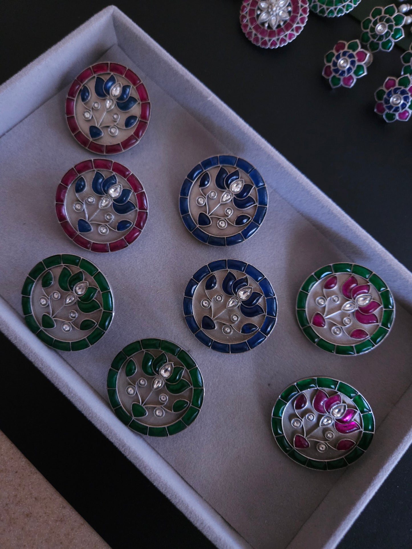 Xxl kemp silver alike stud earrings
