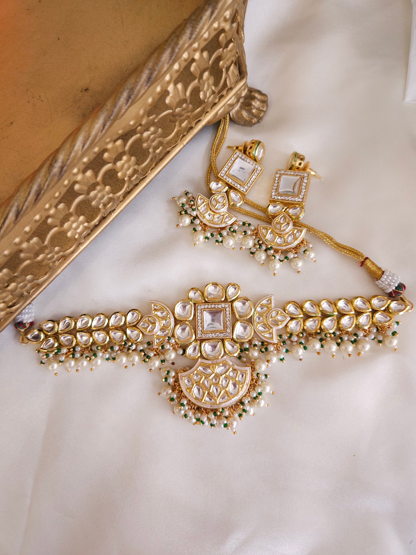 Aanshi kundan choker necklace set