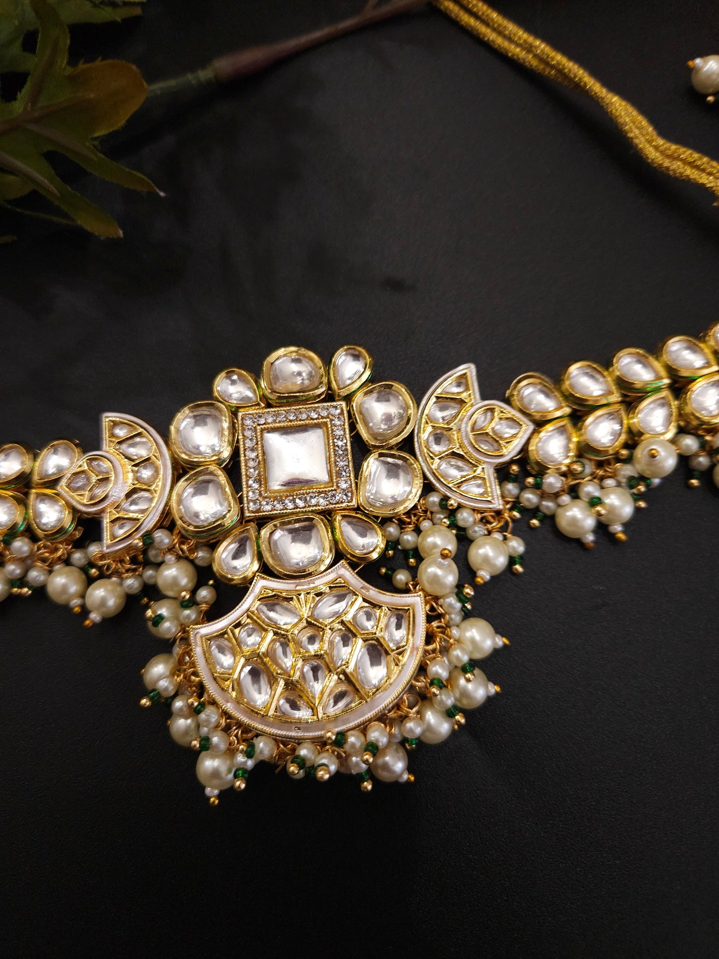 Aanshi kundan choker necklace set