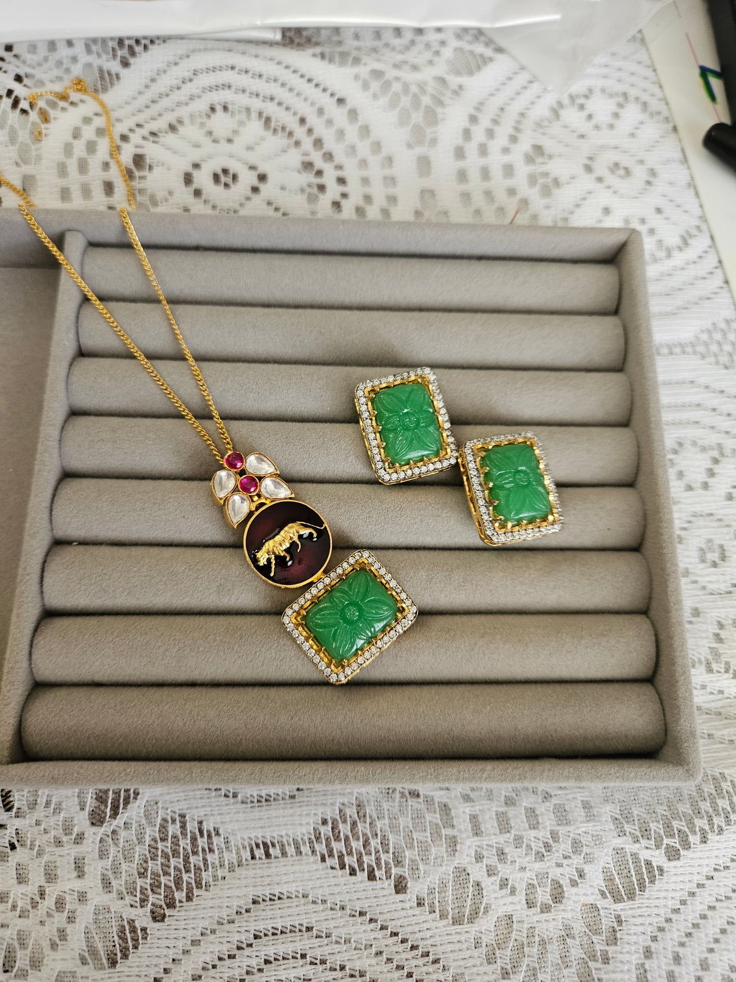 Hasika contemporary necklace set