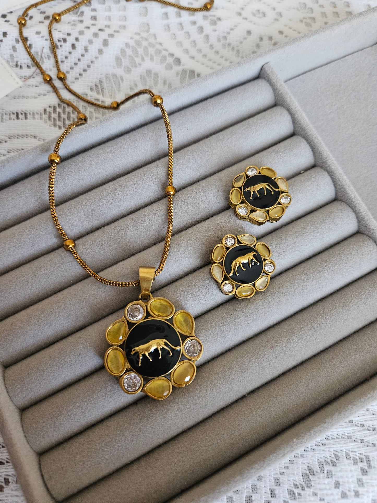 Hasika sabyasachi inspired contemporary necklace set