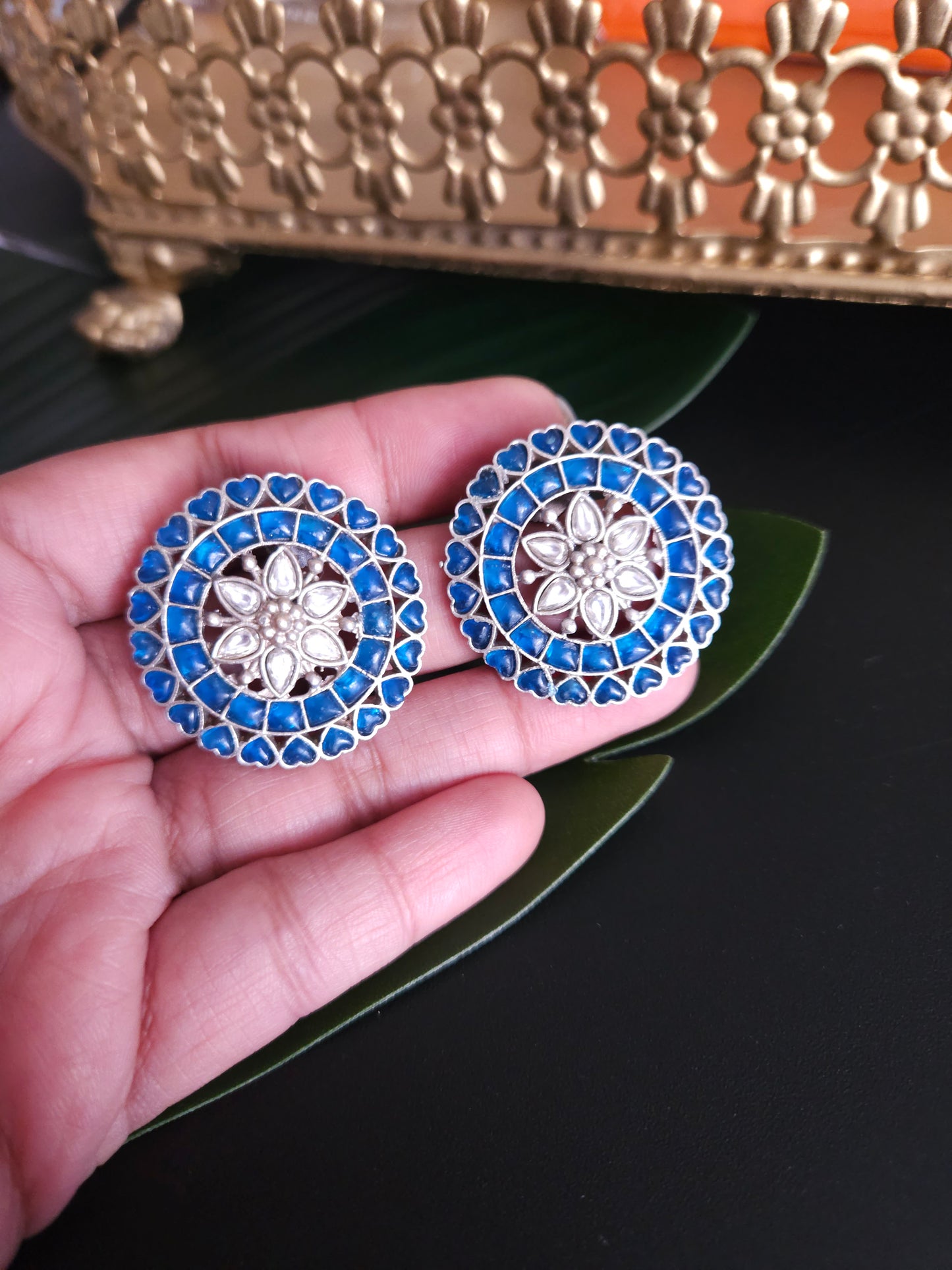 Xxl kemp silver alike stud earrings
