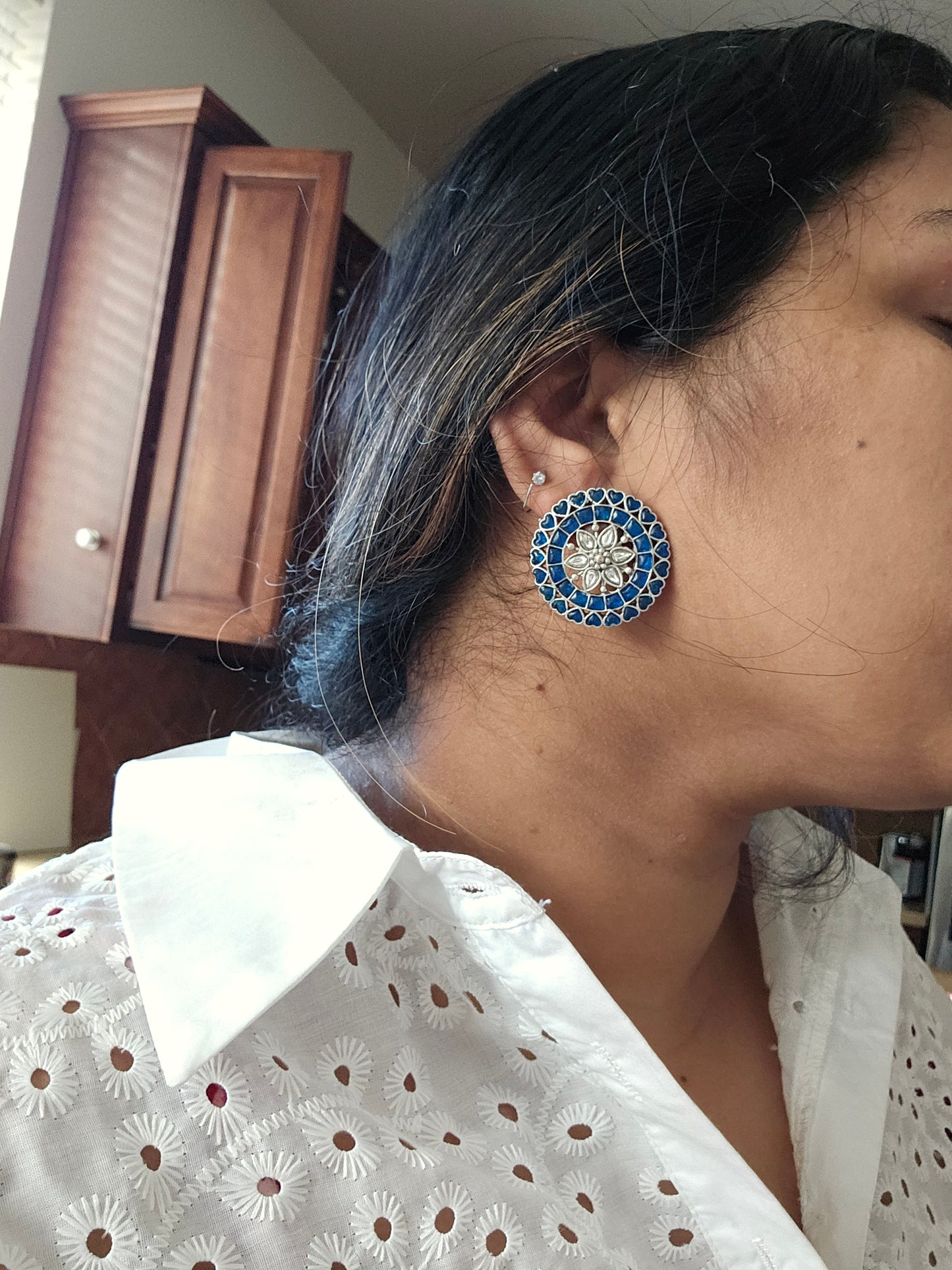 Xxl kemp silver alike stud earrings