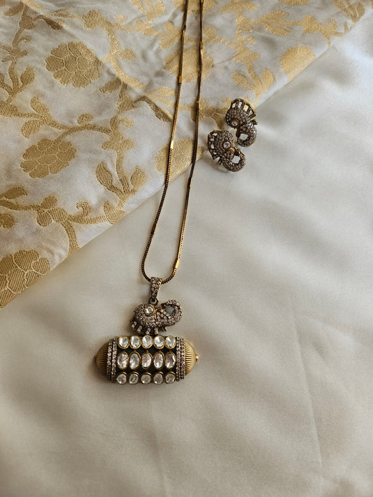 Aarvi uncut polki necklace set