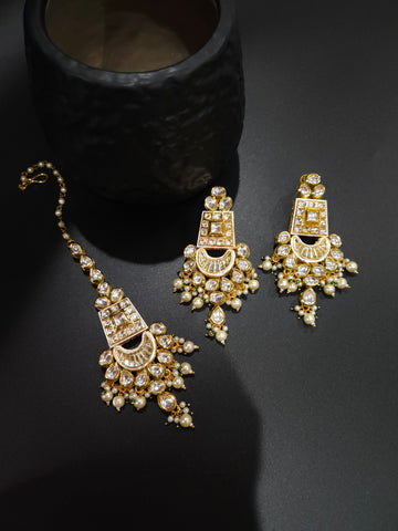 Gold Plated Kundan chandbali earrings and maang tikka