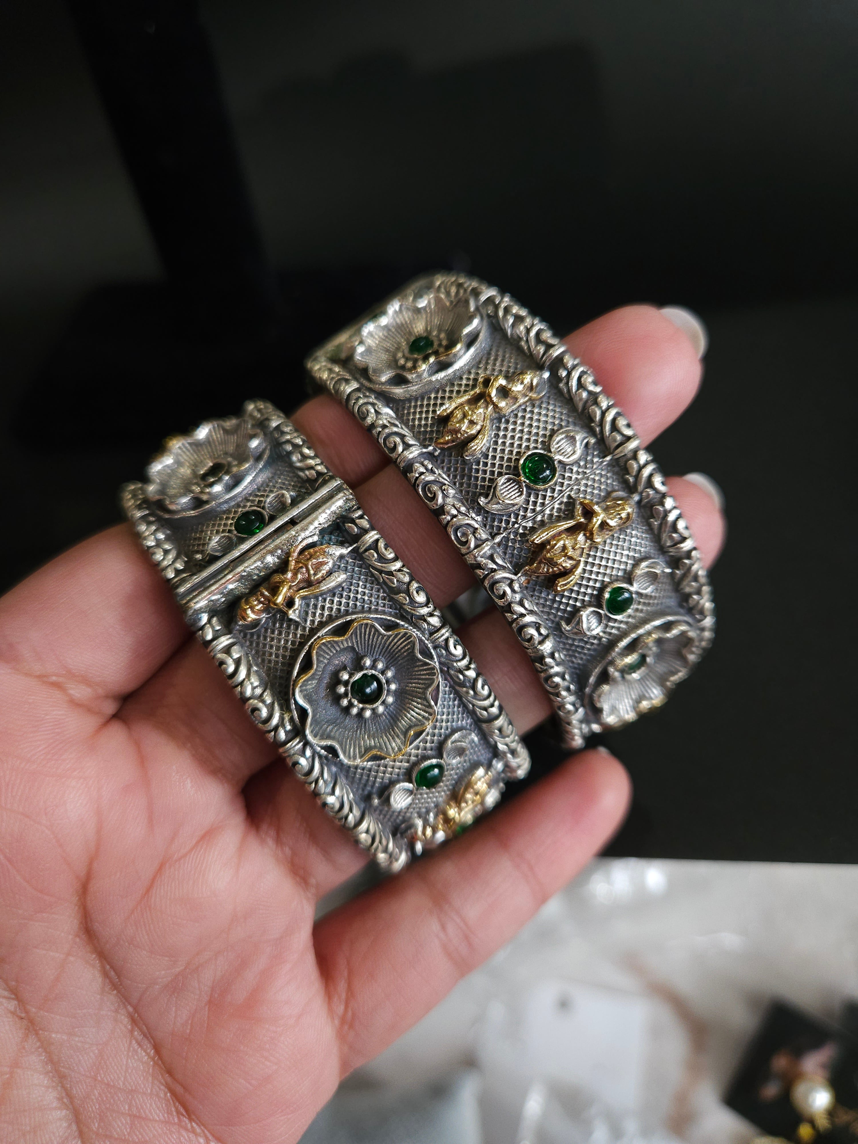 Dualtone openable silveralike bangles pair