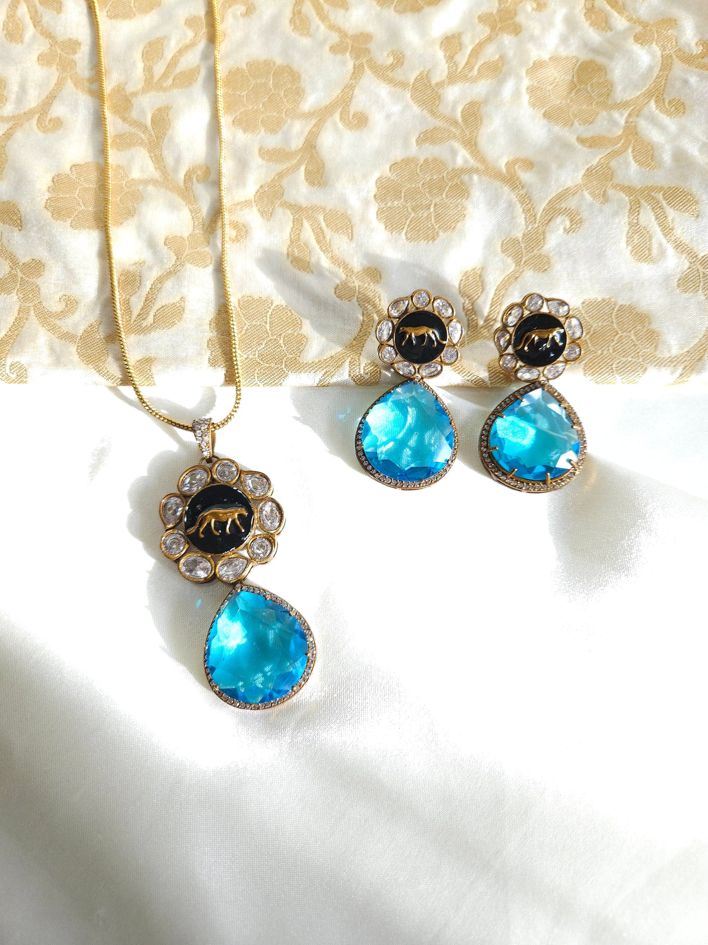 Hasika contemporary necklace set