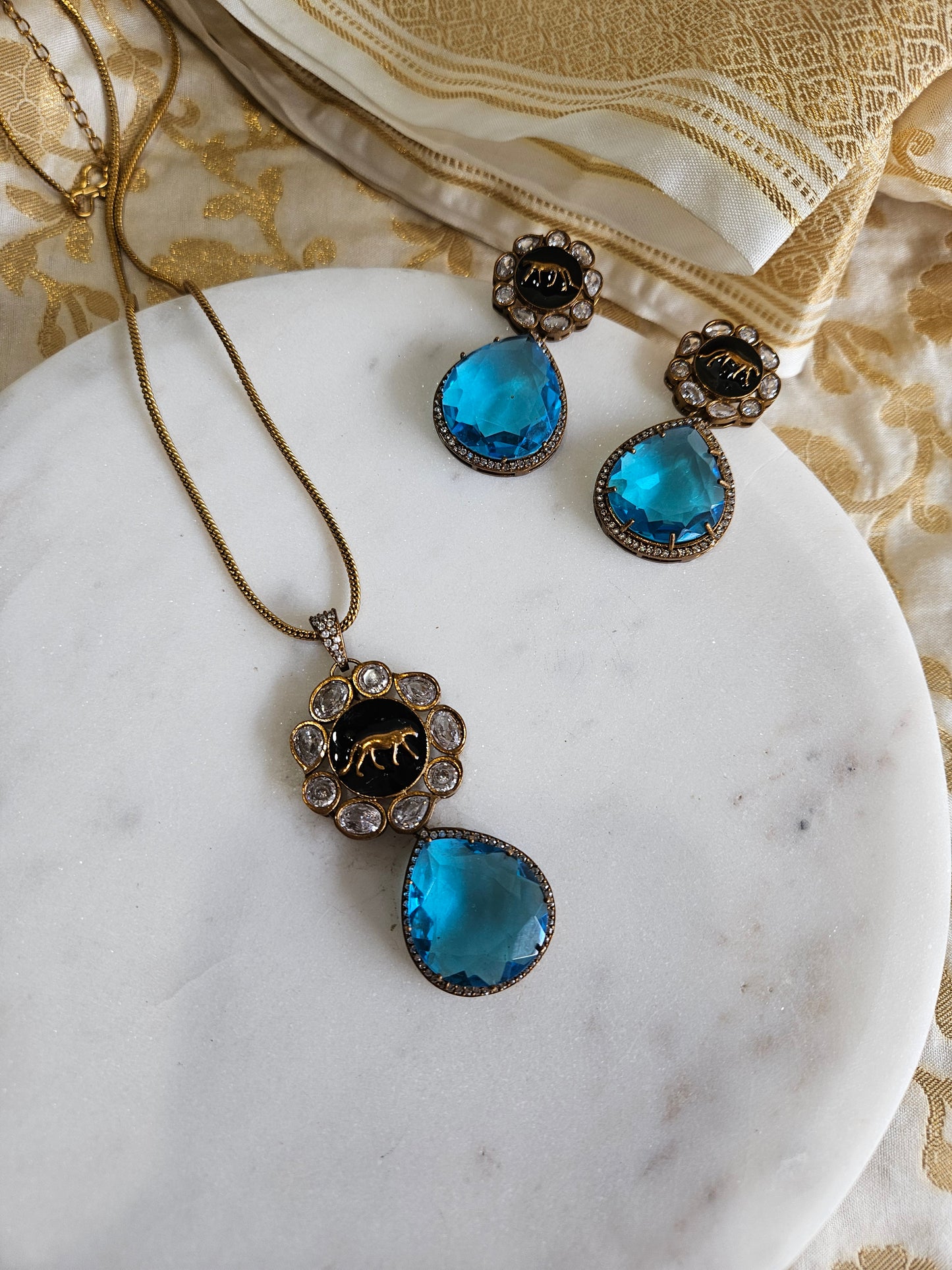 Hasika contemporary necklace set