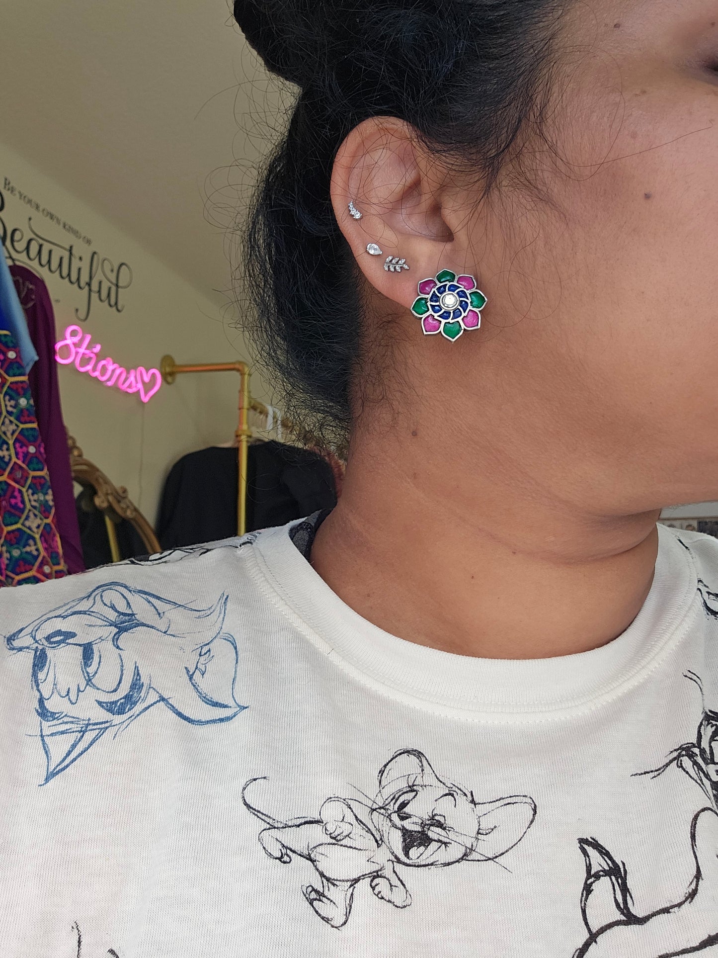 Small kemp silver alike stud earrings