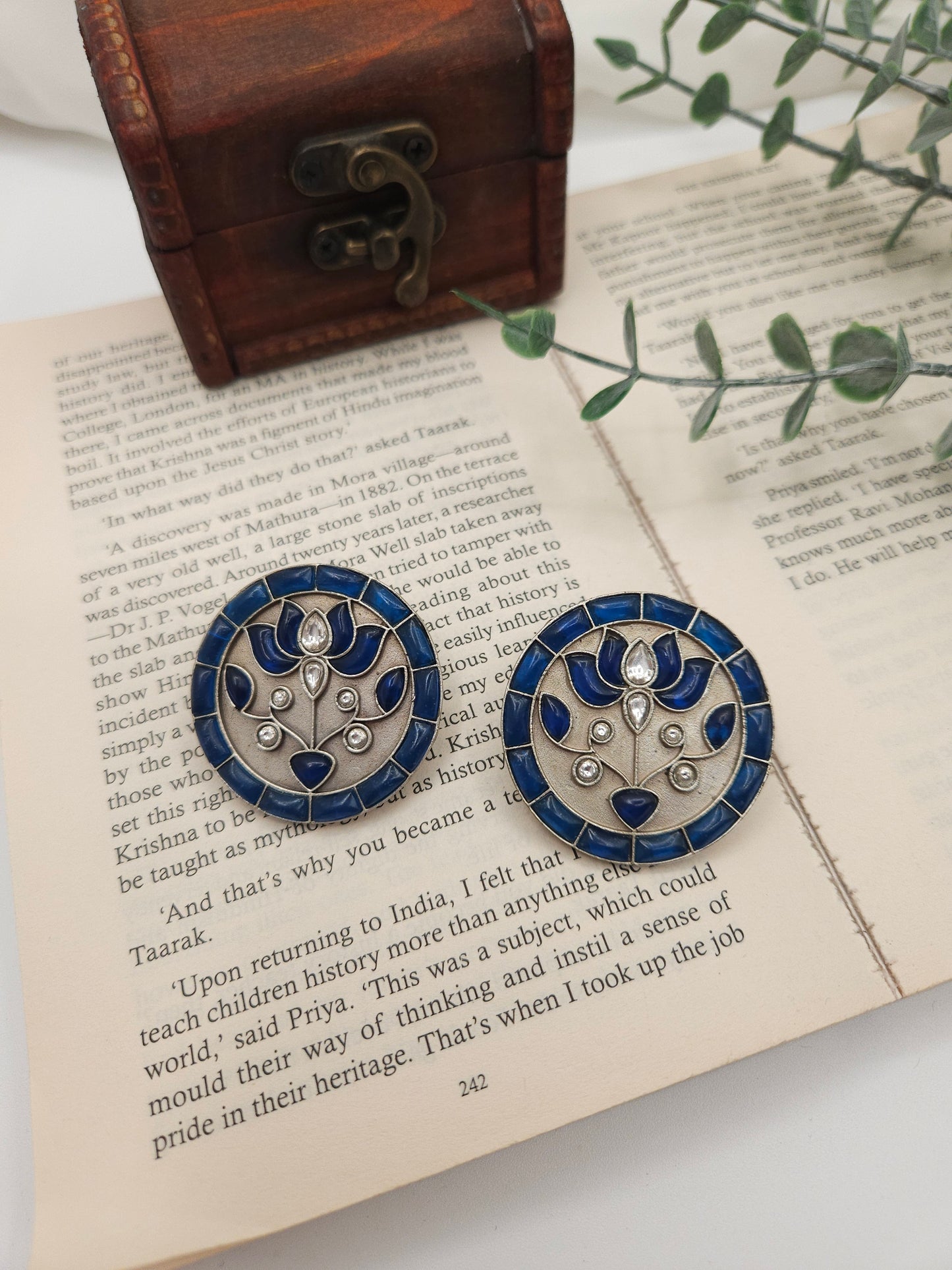 Xxl kemp silver alike stud earrings