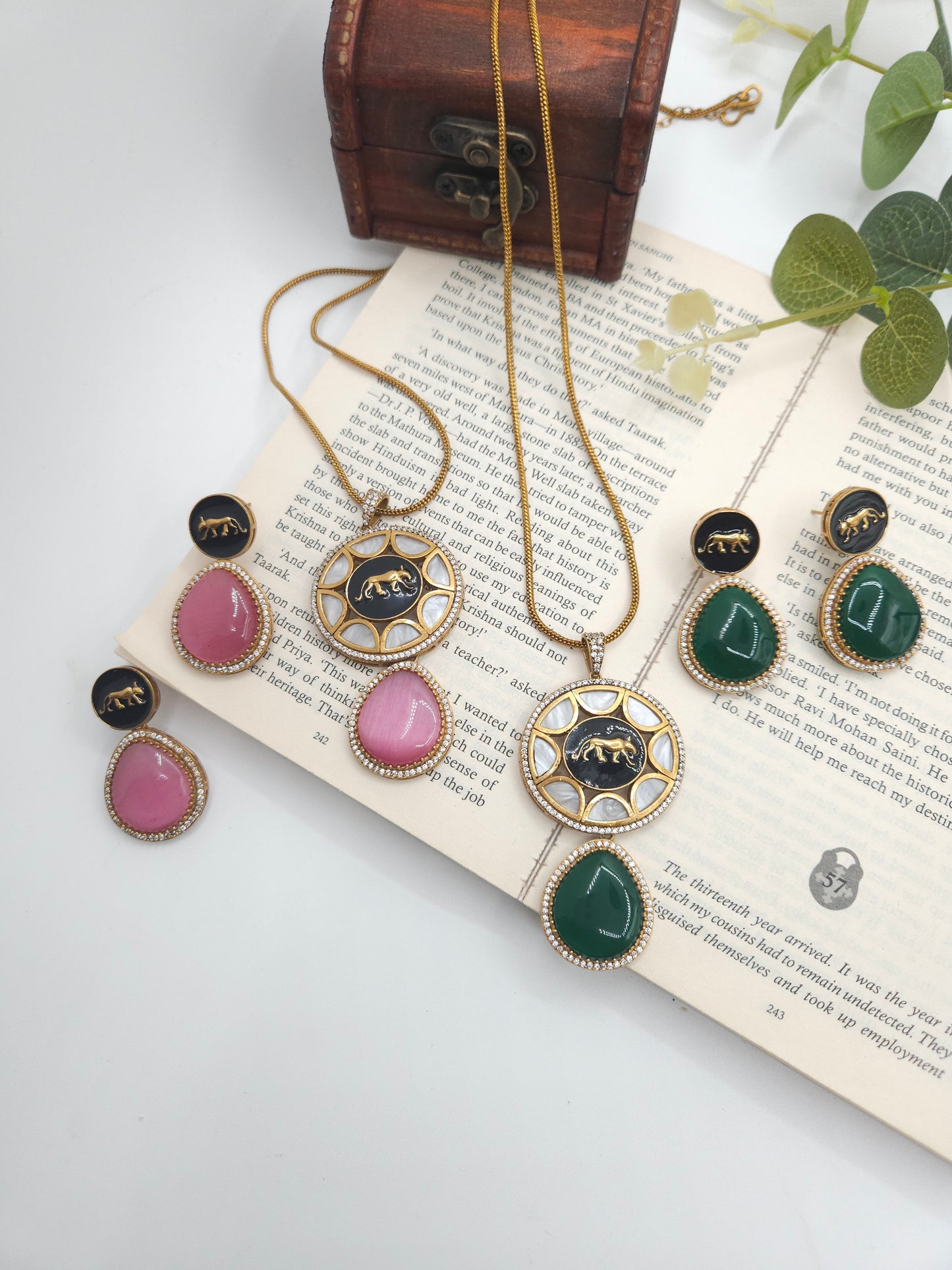 Hasika contemporary necklace set