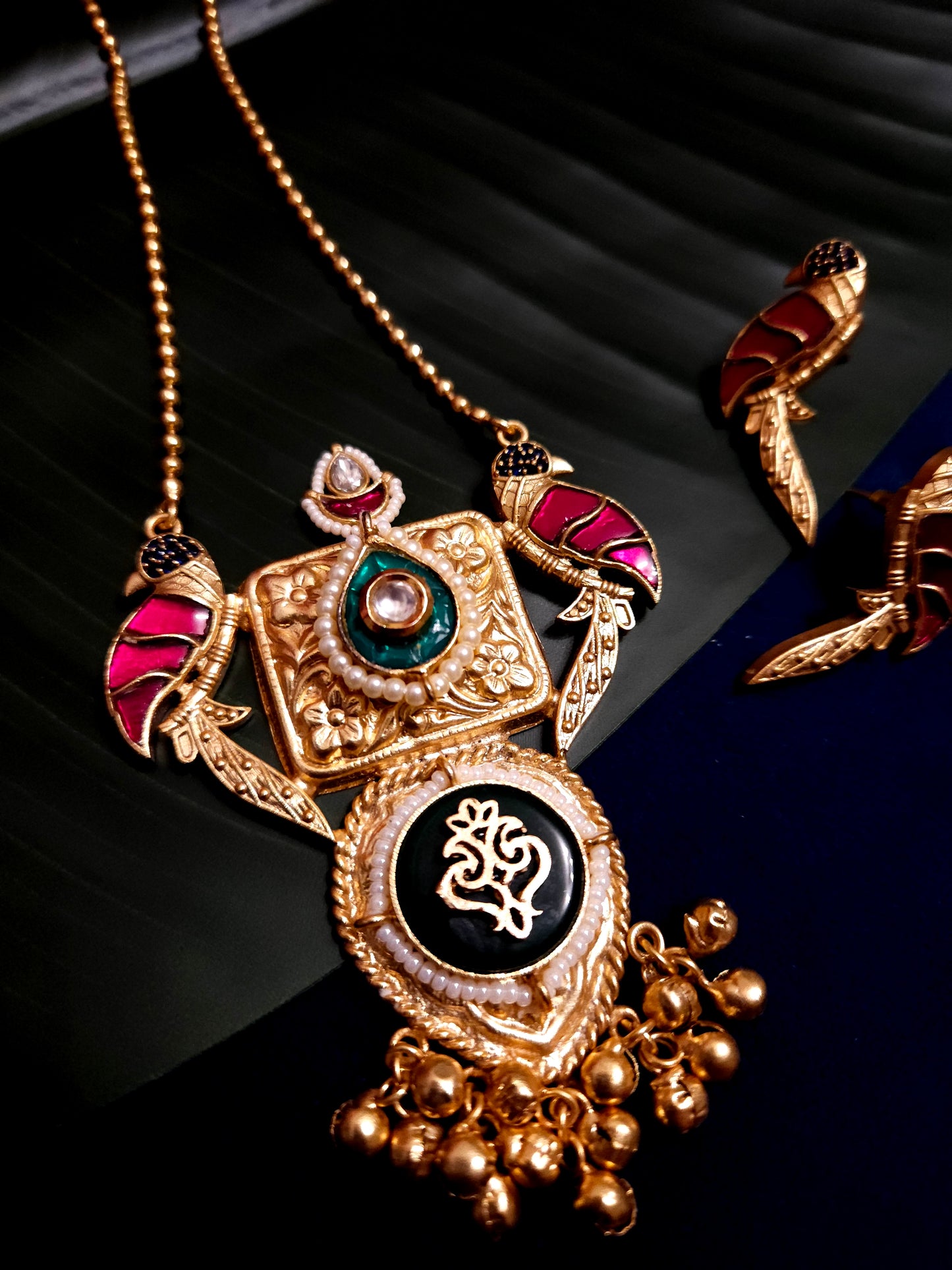 Arin contemporary Fusion necklace set