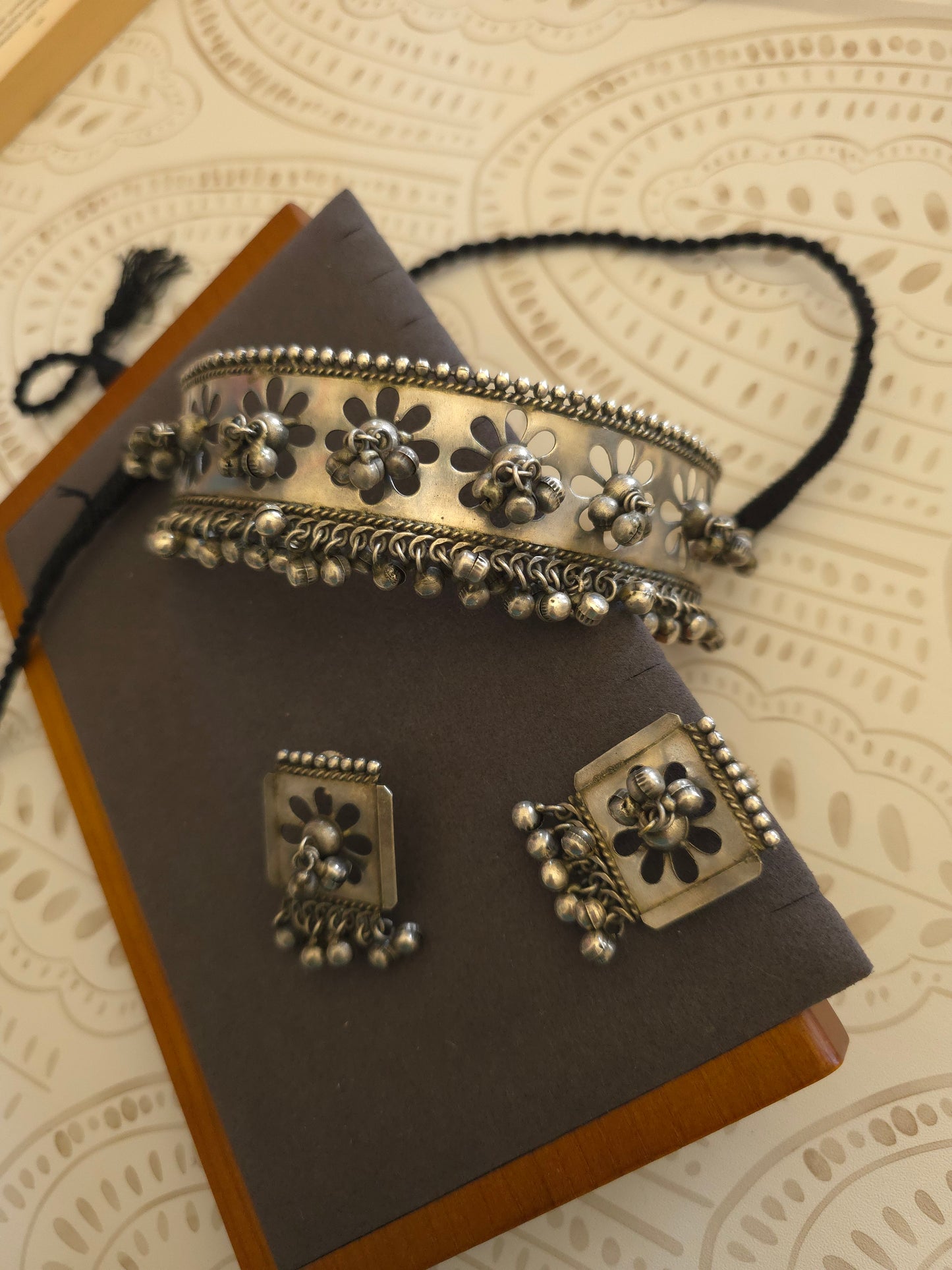 Anamika silveralike choker Necklace set