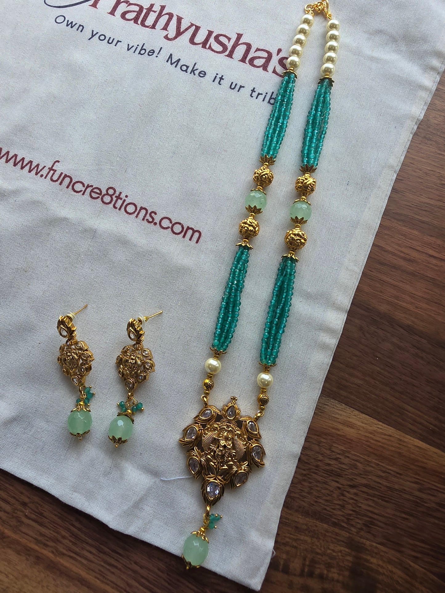 Beaded goldplated statement necklace set
